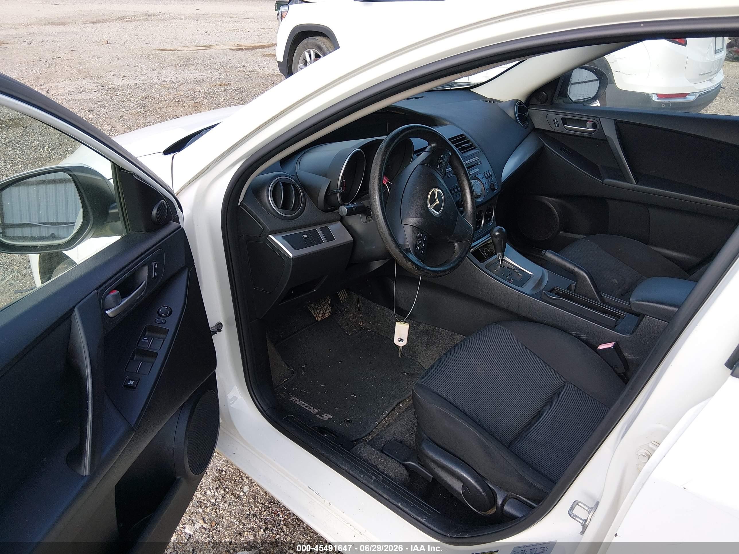 2011 Mazda Mazda3 I Touring White vin: JM1BL1VG6B1452883
