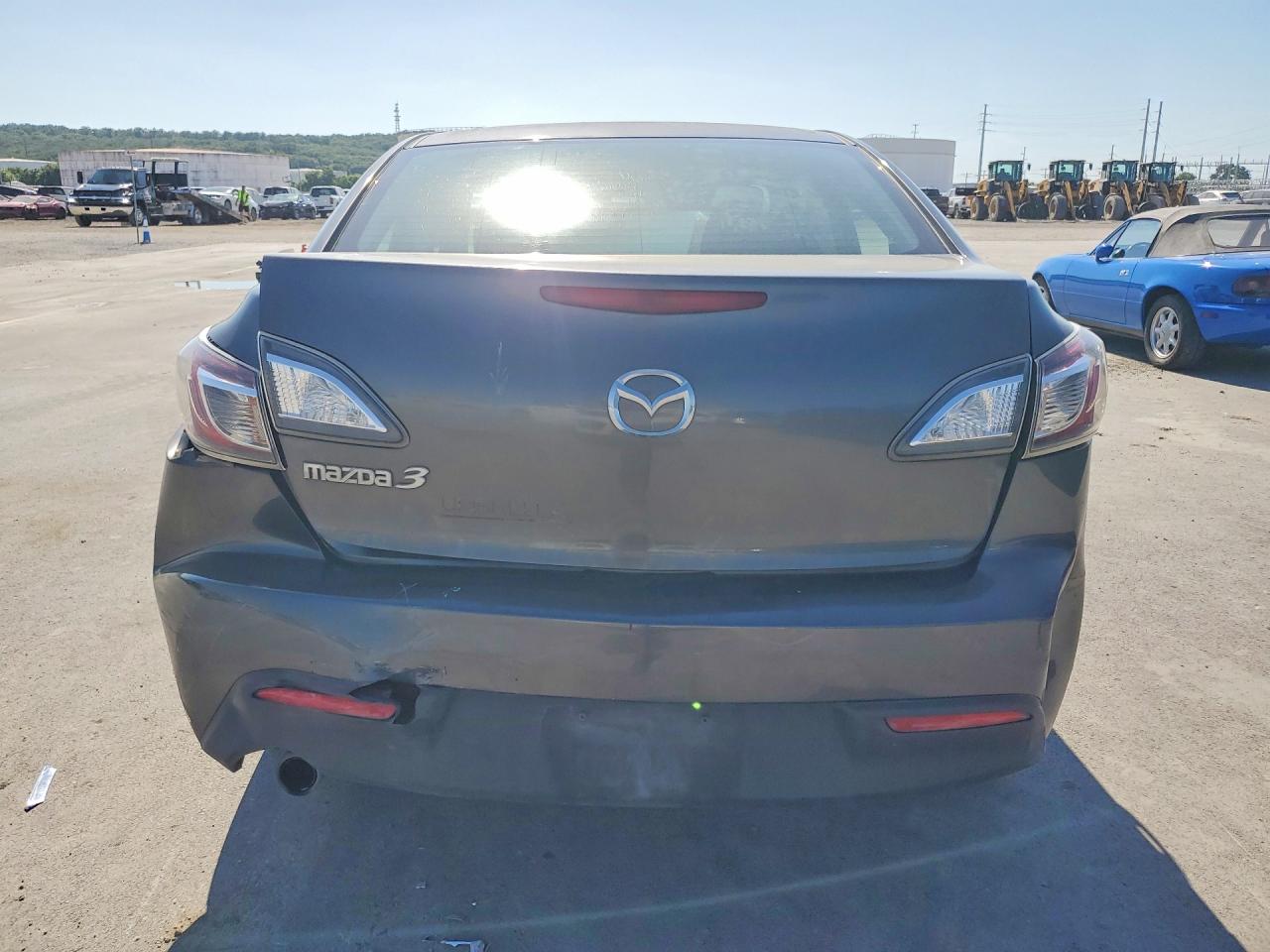2011 Mazda 3 I Серый vin: JM1BL1VG6B1479288