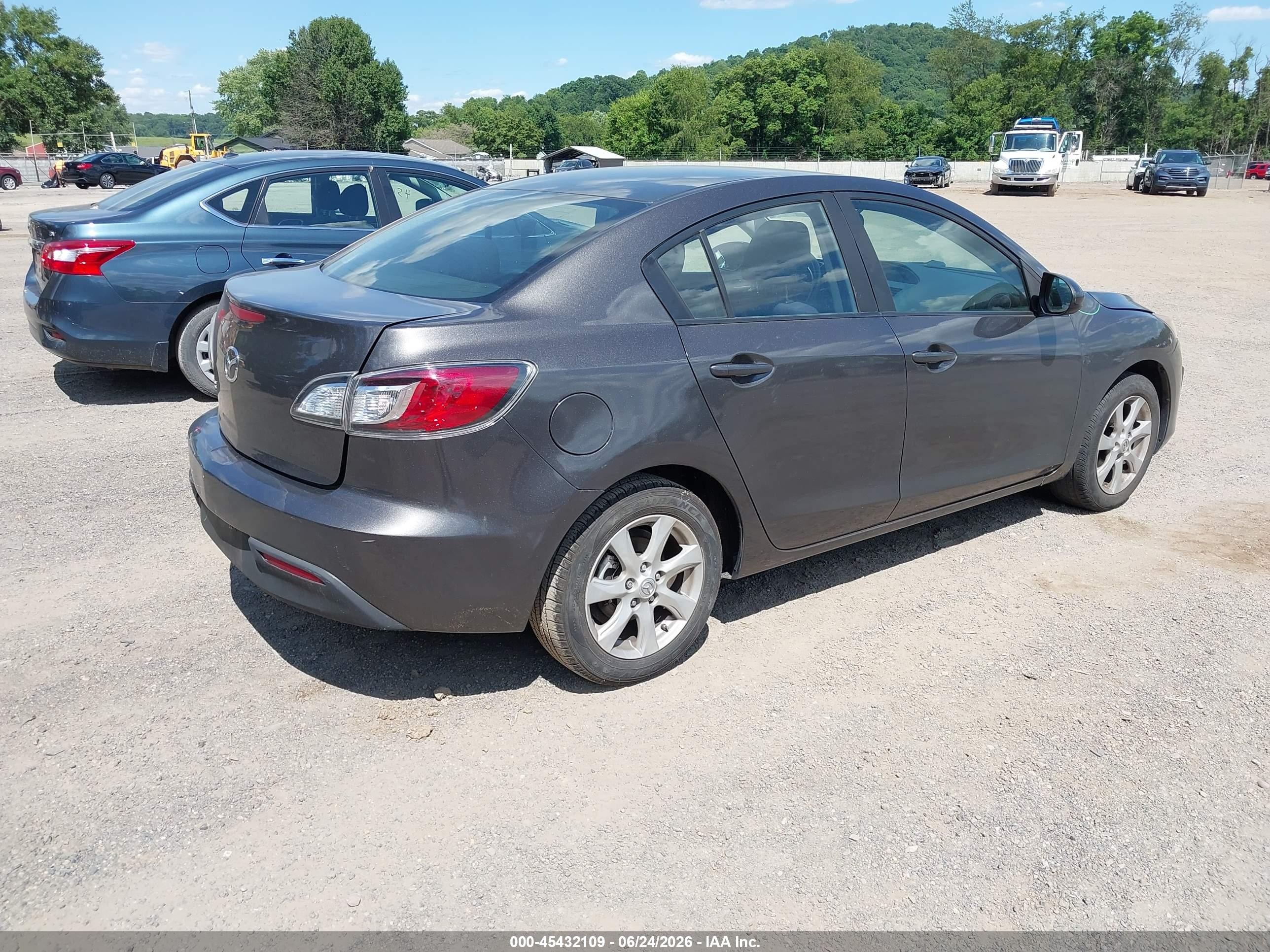 2011 Mazda Mazda3 I Touring Gray vin: JM1BL1VG7B1415518