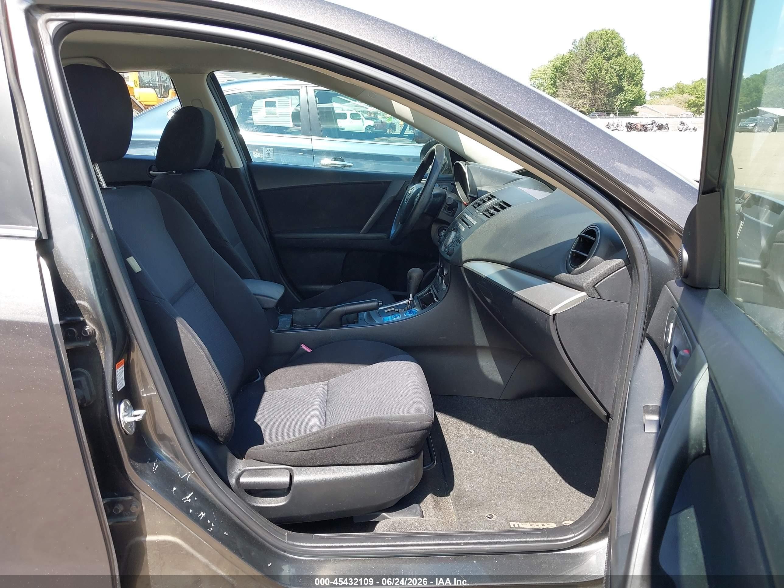 2011 Mazda Mazda3 I Touring Gray vin: JM1BL1VG7B1415518