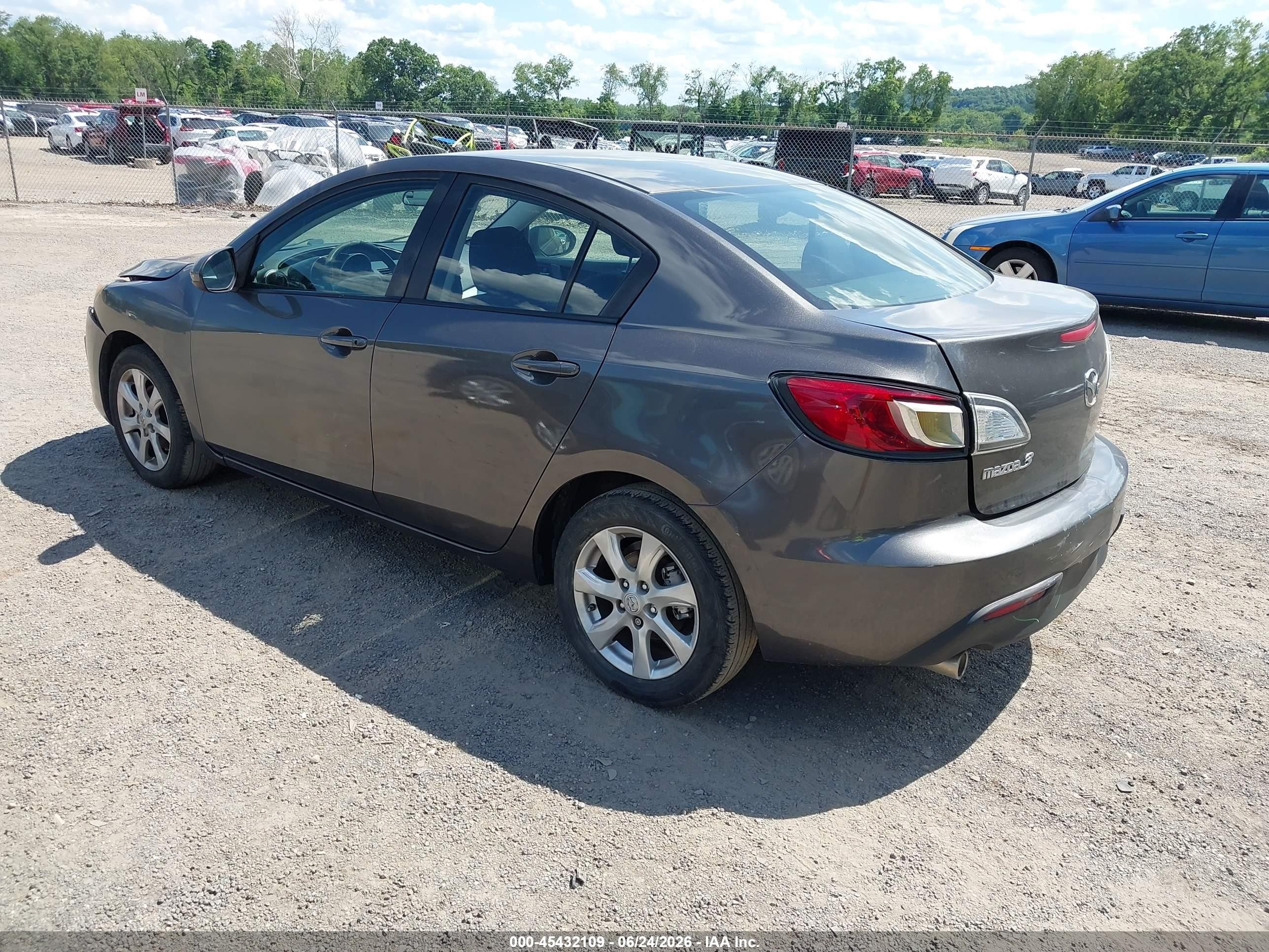 2011 Mazda Mazda3 I Touring Gray vin: JM1BL1VG7B1415518