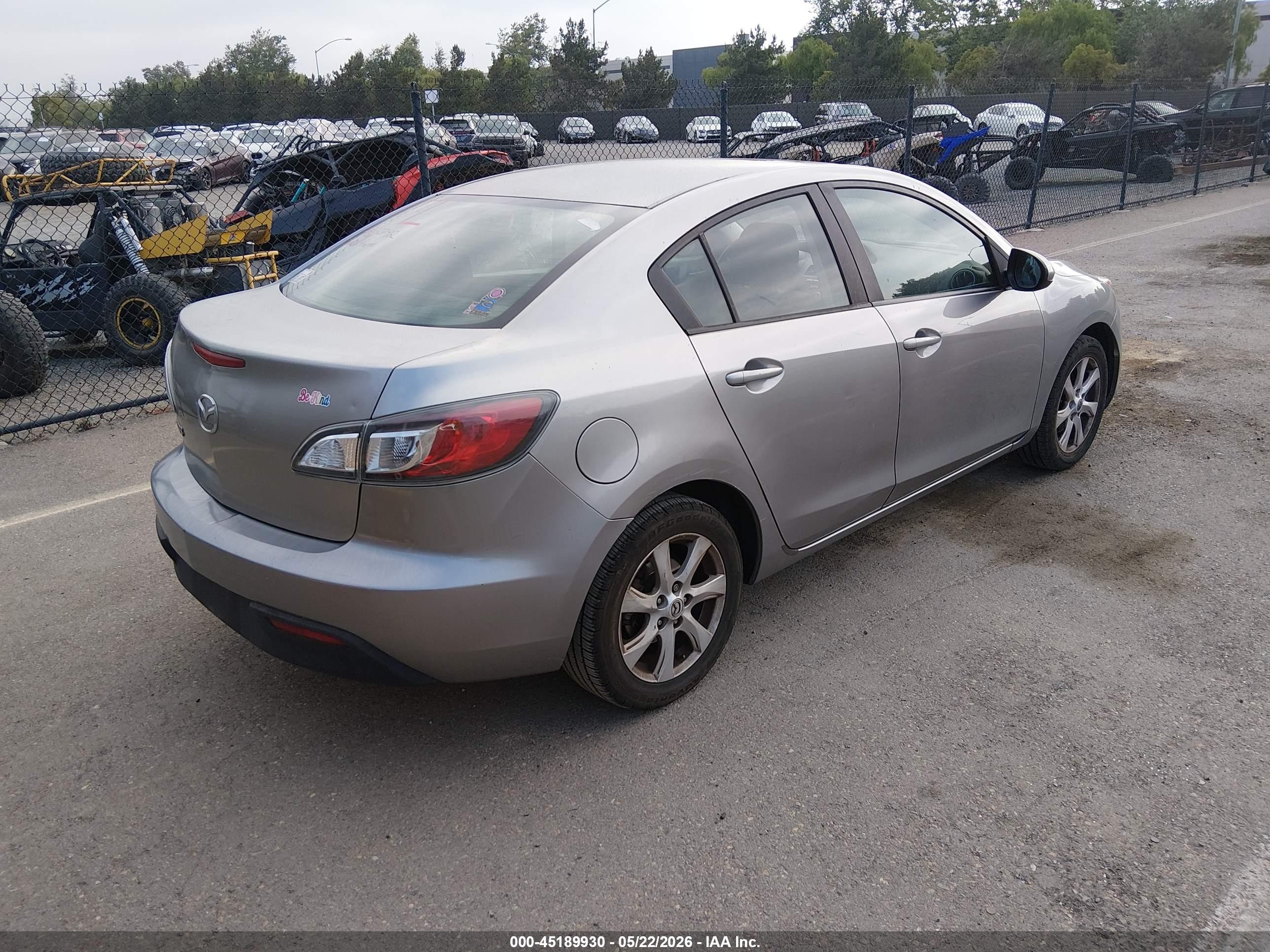 2011 Mazda Mazda3 I Touring Silver vin: JM1BL1VG7B1424252