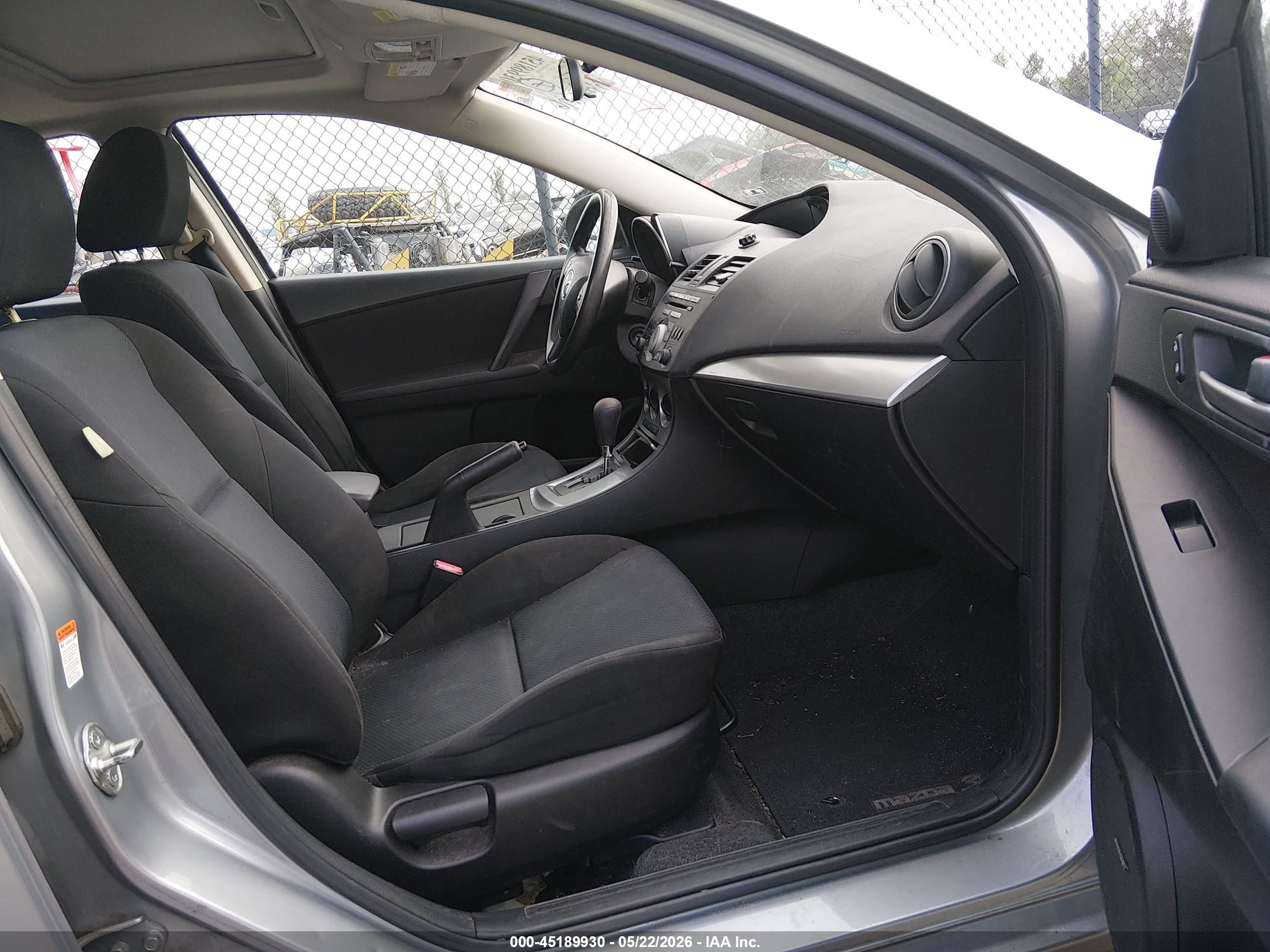 2011 Mazda Mazda3 I Touring Silver vin: JM1BL1VG7B1424252