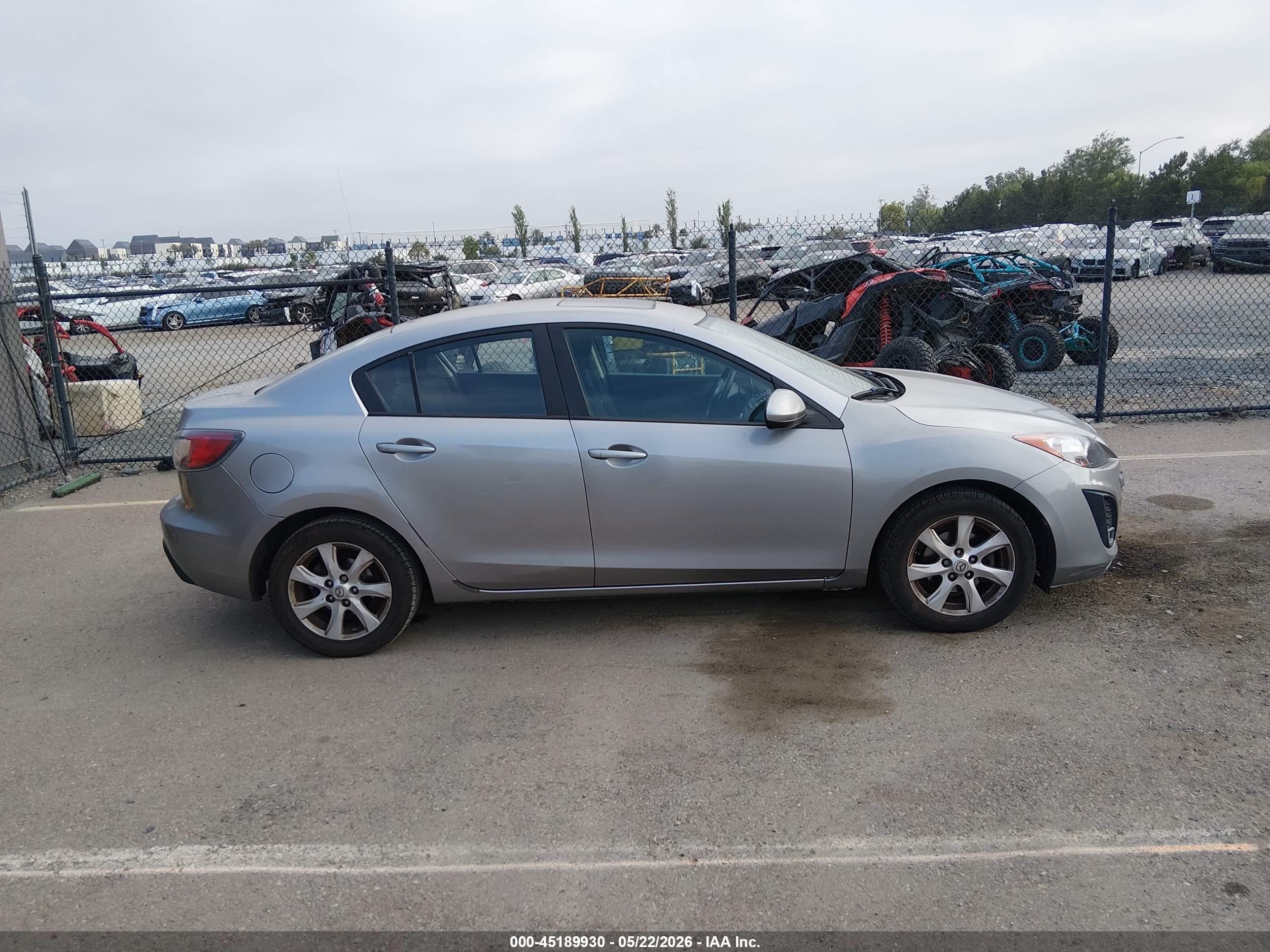 2011 Mazda Mazda3 I Touring Silver vin: JM1BL1VG7B1424252