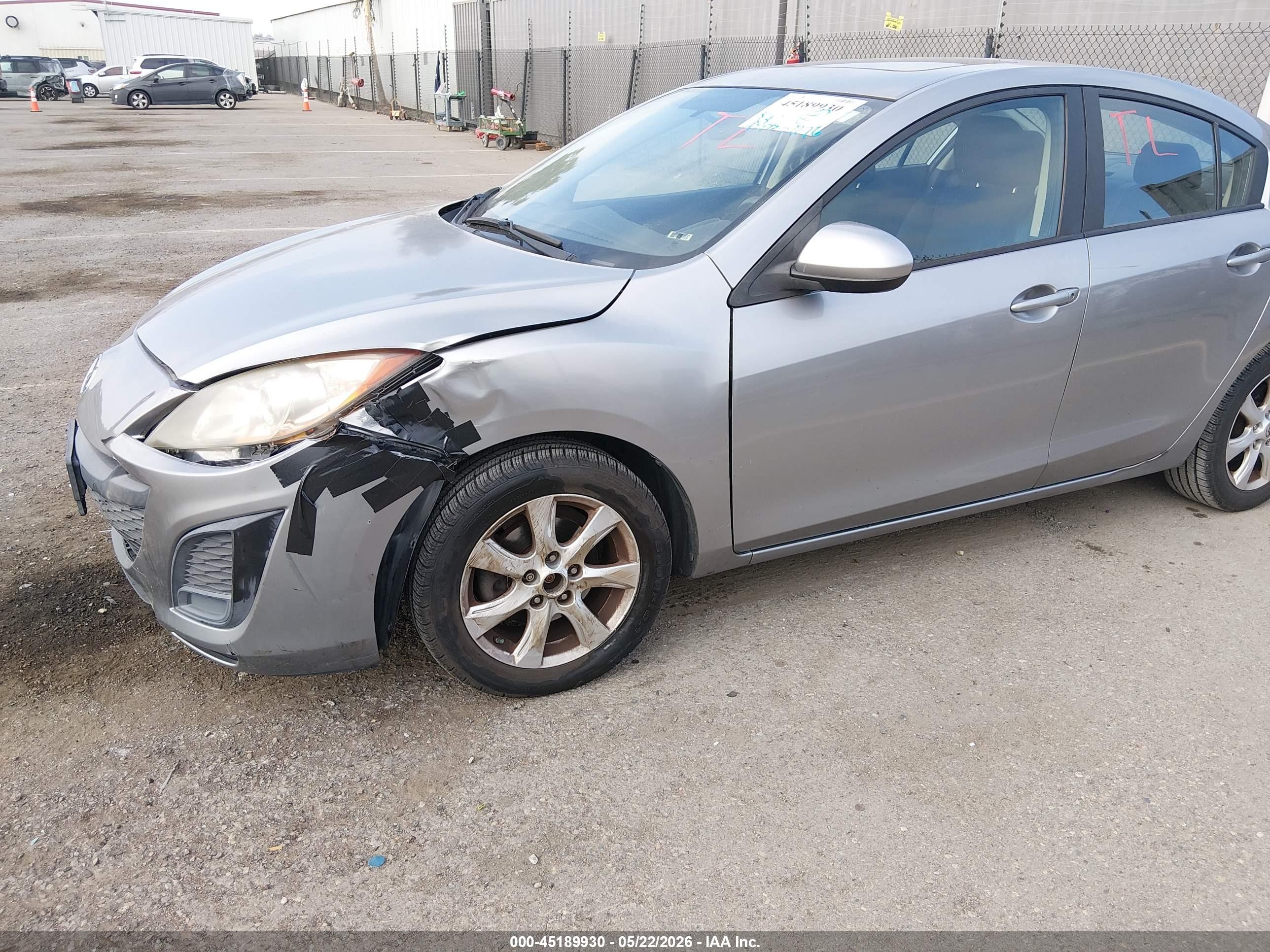2011 Mazda Mazda3 I Touring Silver vin: JM1BL1VG7B1424252