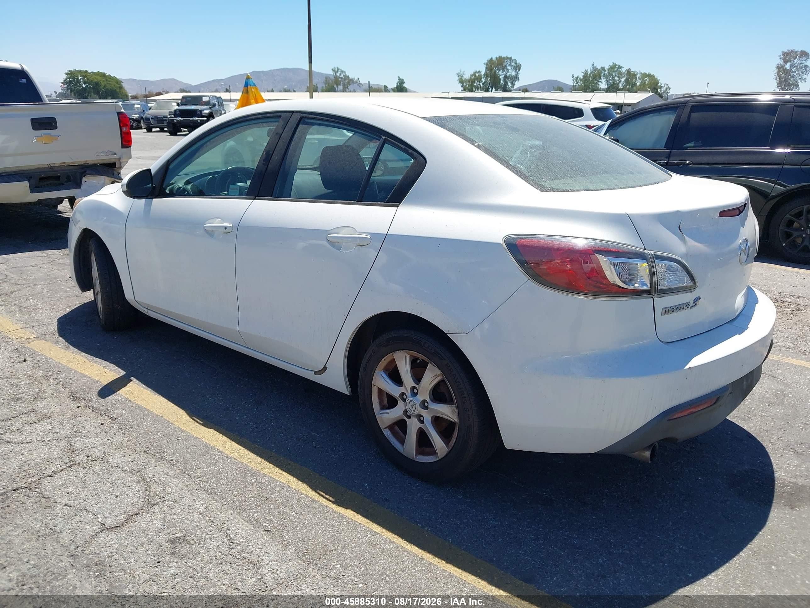 2011 Mazda Mazda3 I Touring White vin: JM1BL1VG7B1451578