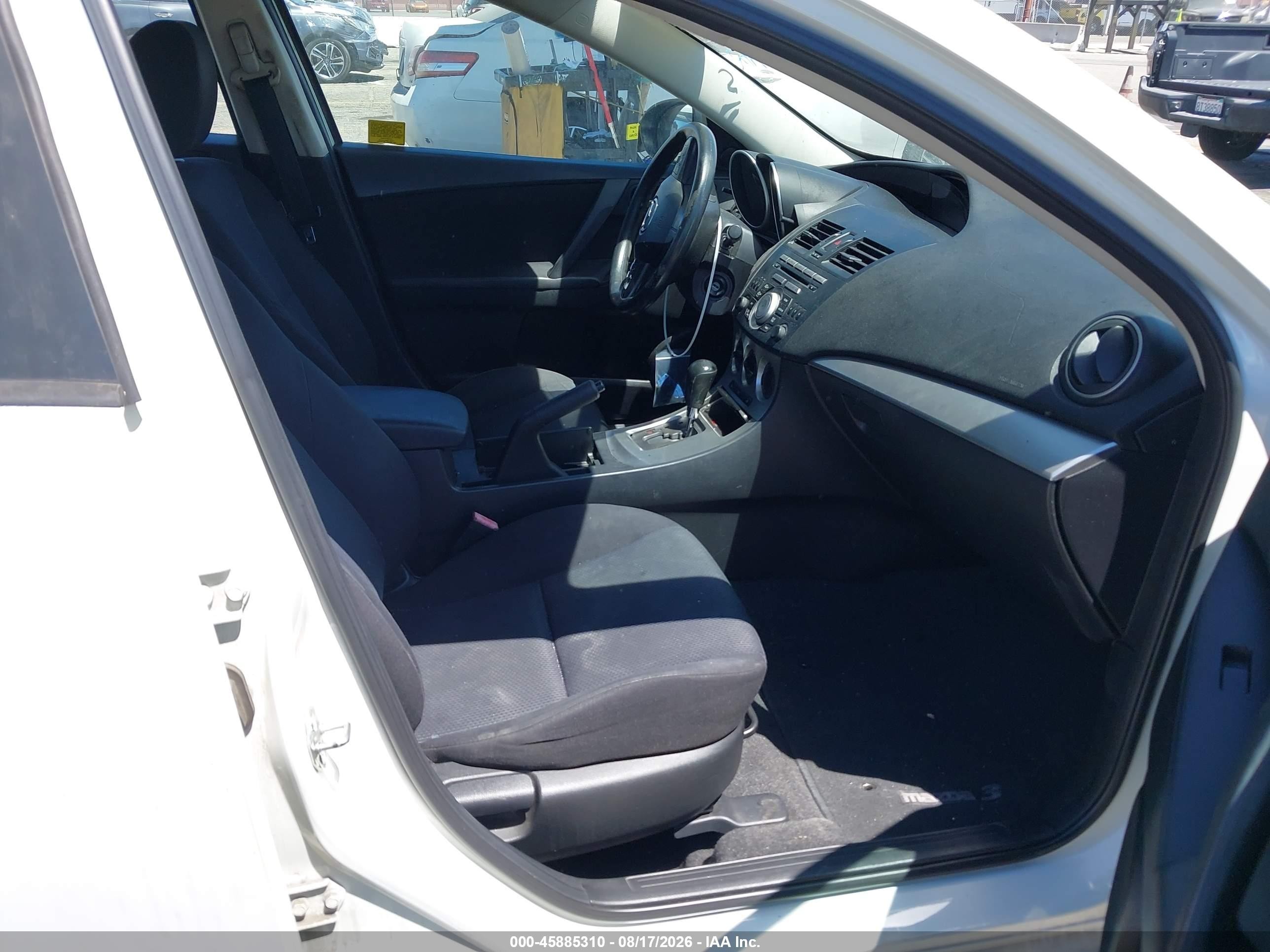 2011 Mazda Mazda3 I Touring White vin: JM1BL1VG7B1451578
