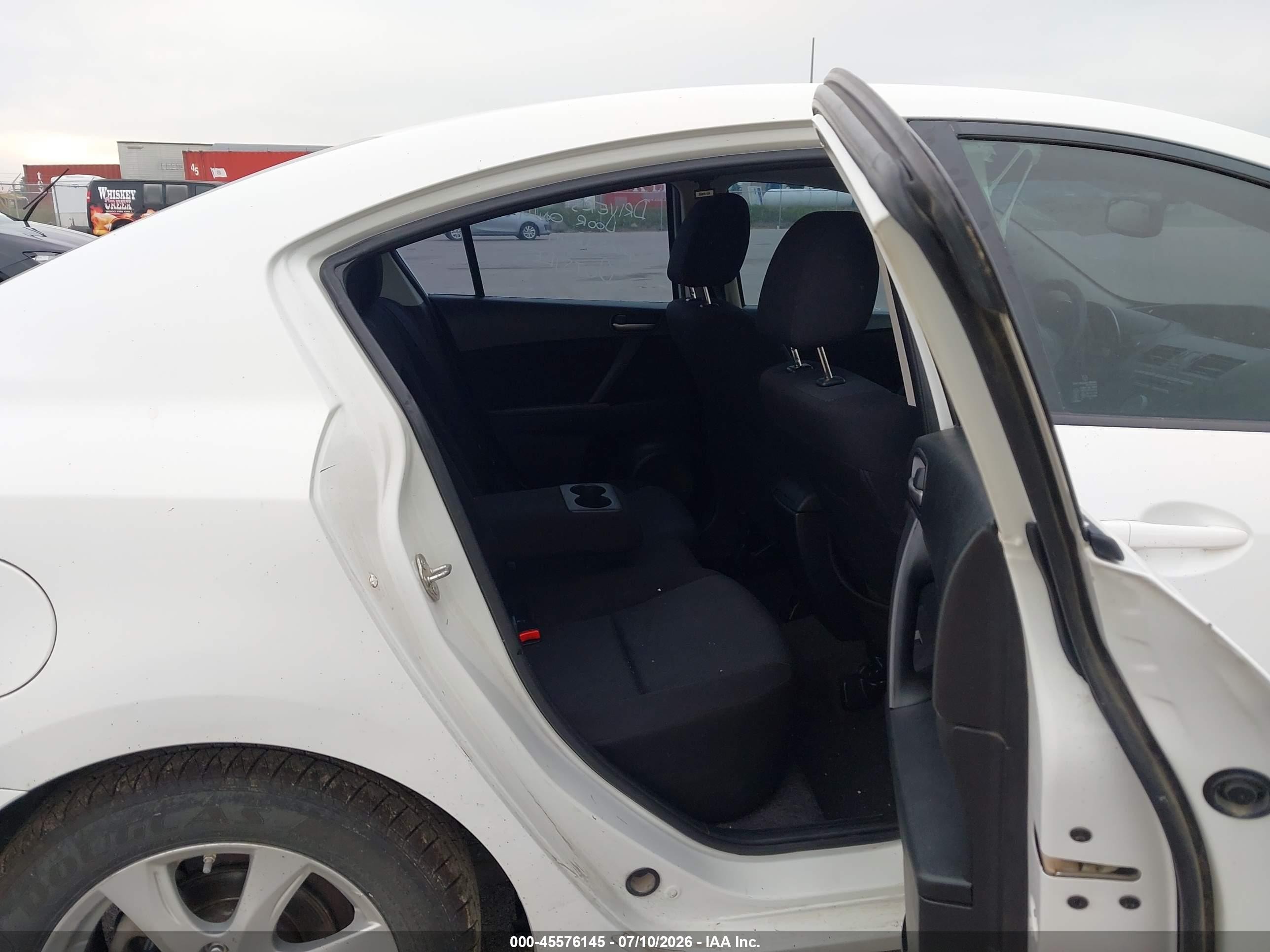 2011 Mazda Mazda3 I Touring White vin: JM1BL1VG7B1455971