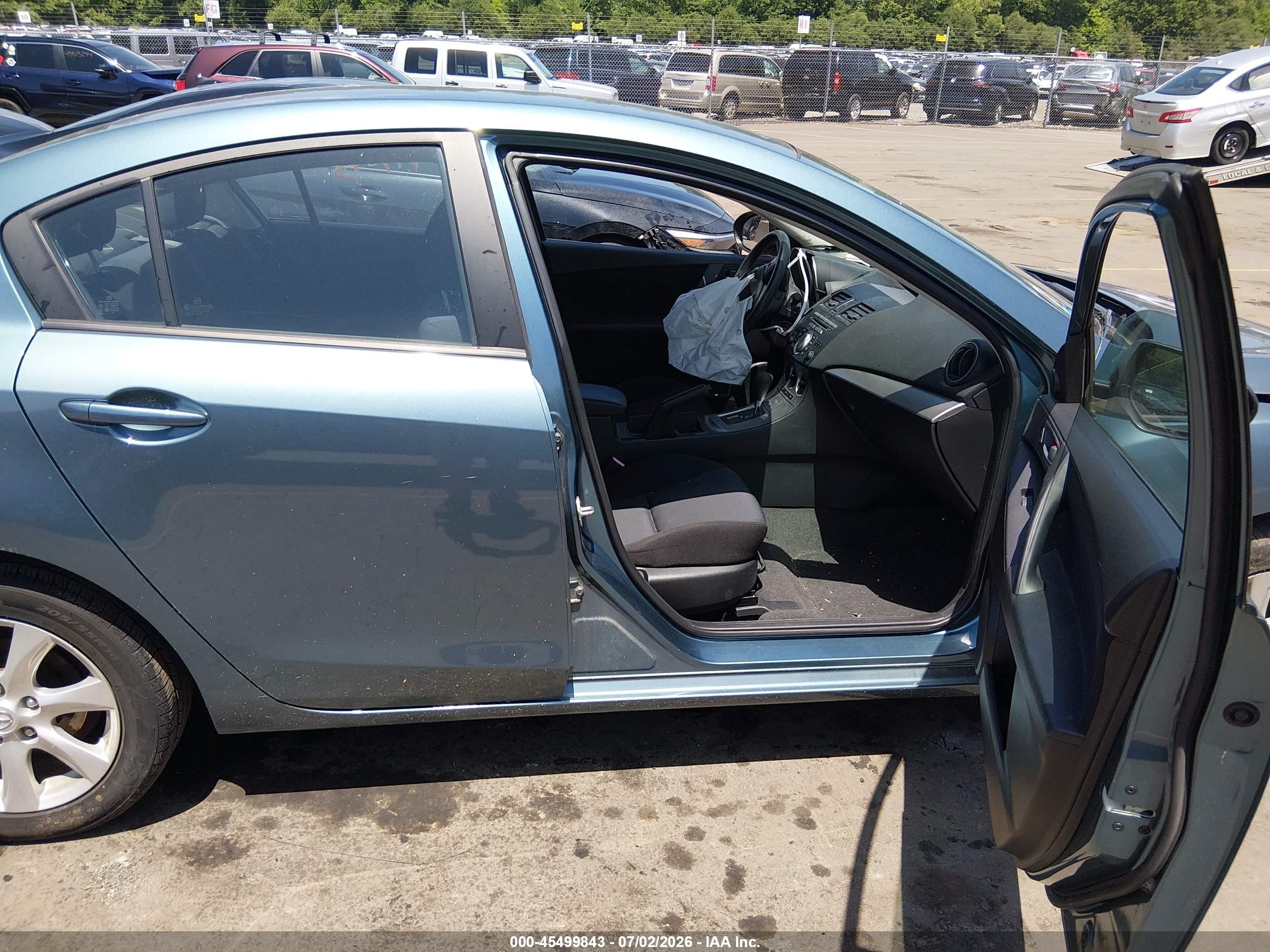 2011 Mazda Mazda3 I Touring Blue vin: JM1BL1VG8B1376762
