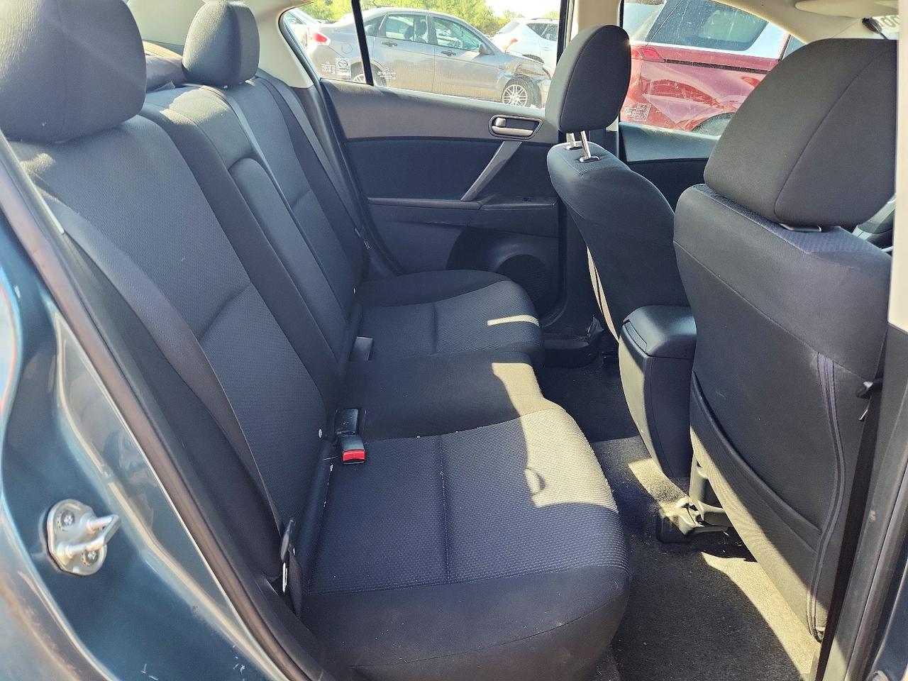2011 Mazda 3 I Blue vin: JM1BL1VG8B1399913