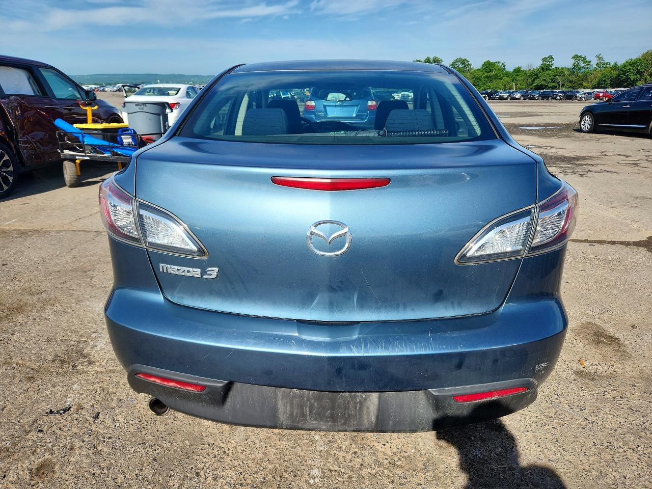 2011 Mazda 3 I Blue vin: JM1BL1VG8B1399913