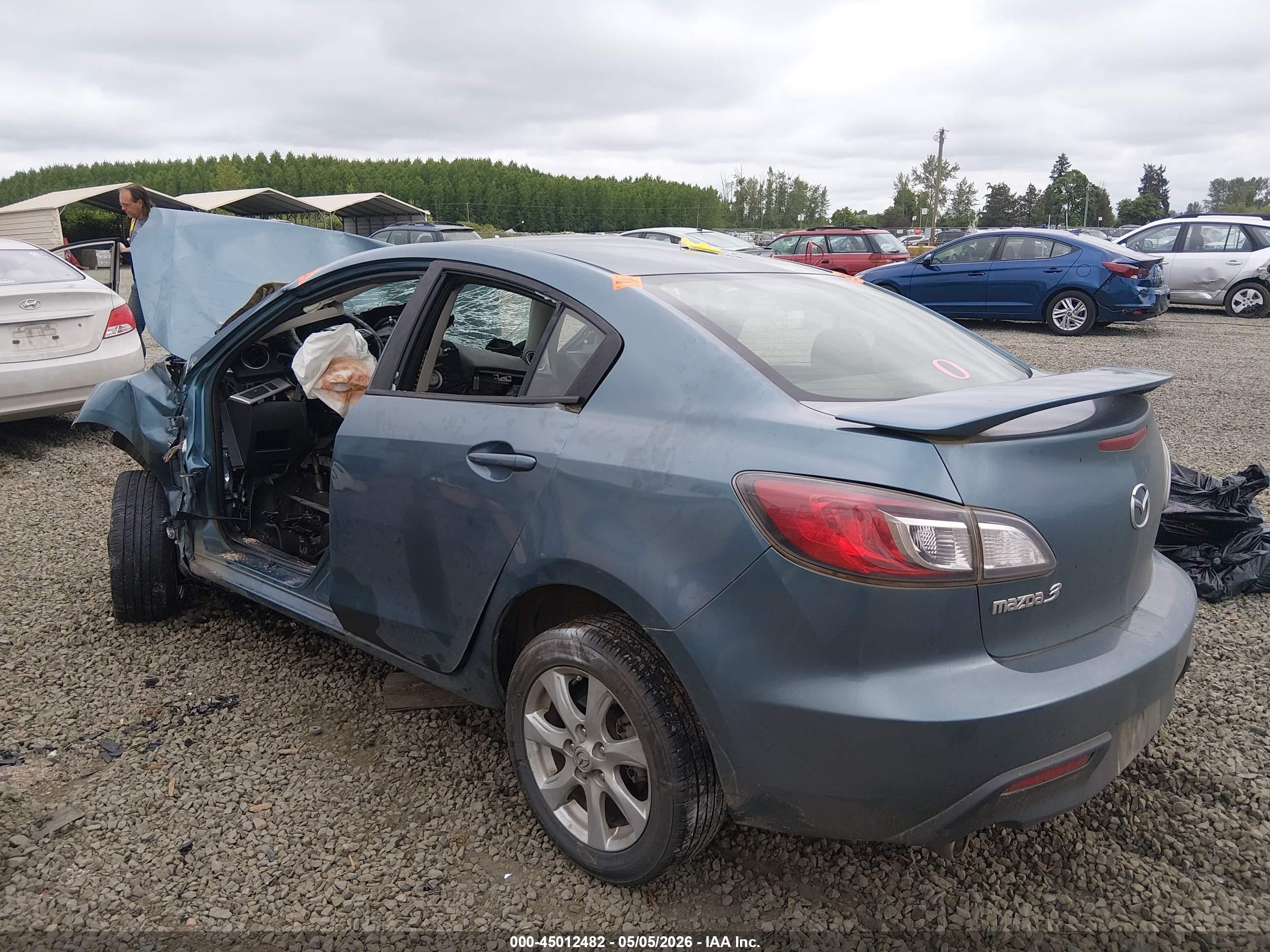 2011 Mazda Mazda3 I Touring Blue vin: JM1BL1VG8B1484797
