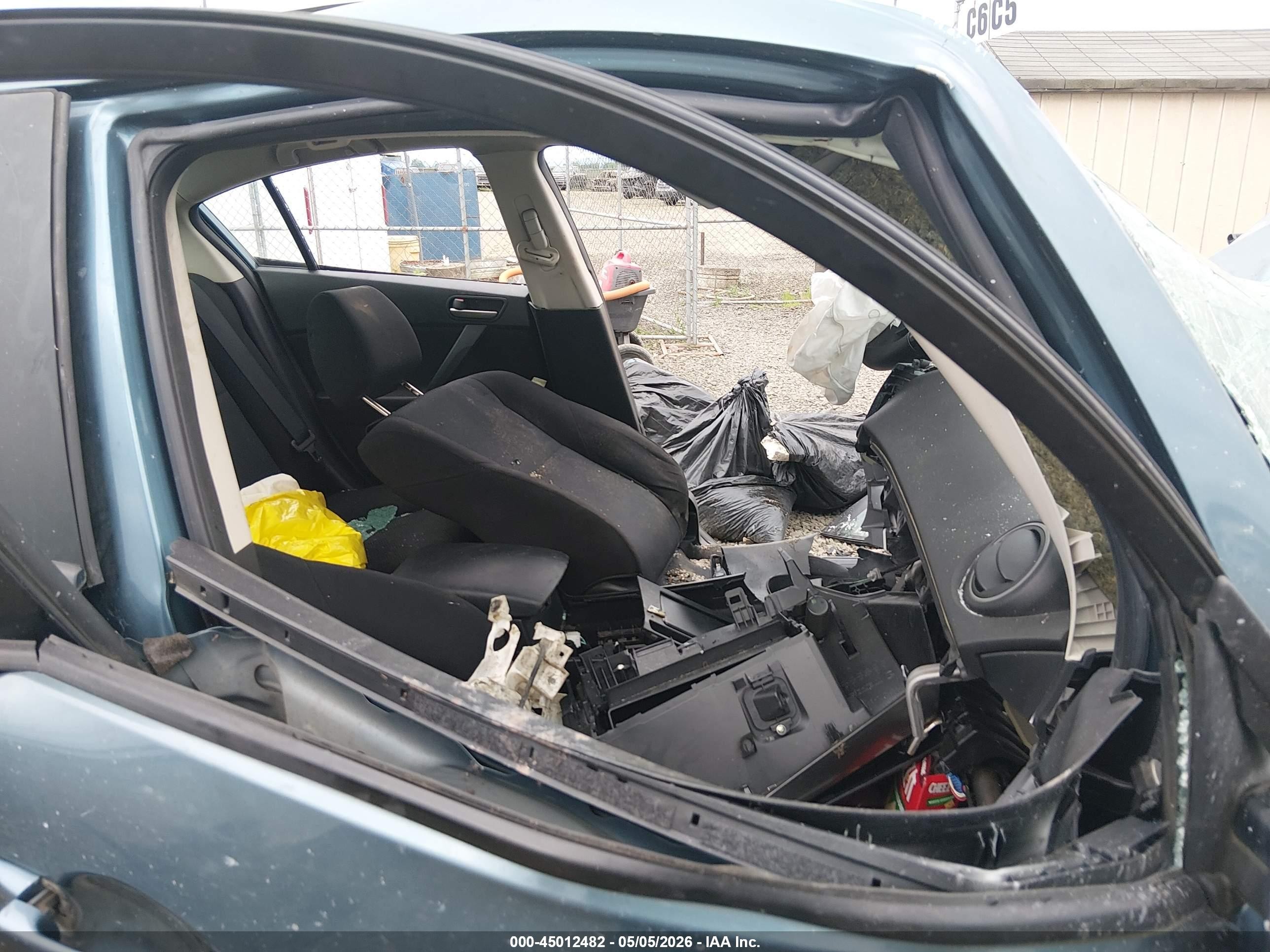 2011 Mazda Mazda3 I Touring Blue vin: JM1BL1VG8B1484797