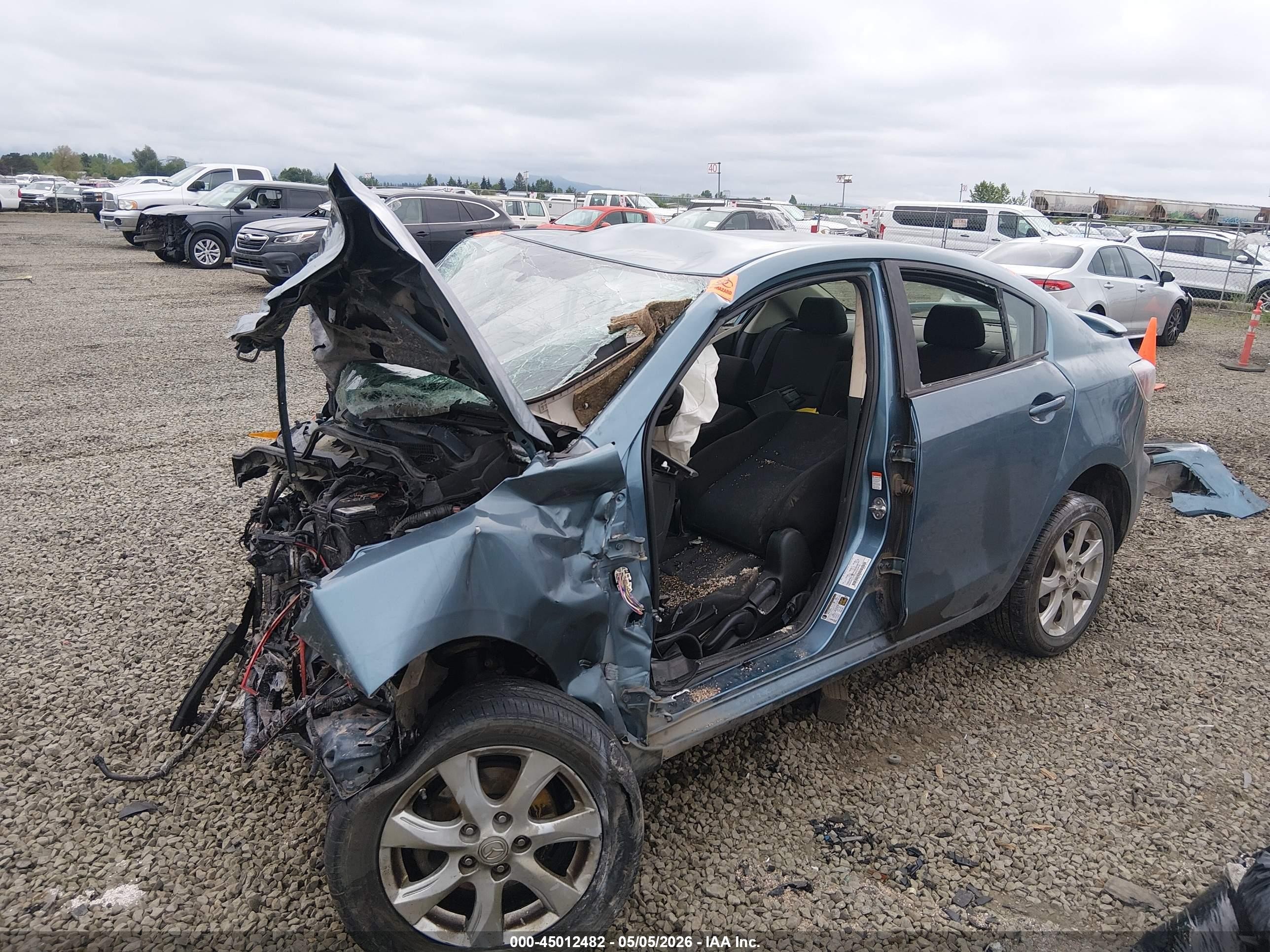 2011 Mazda Mazda3 I Touring Blue vin: JM1BL1VG8B1484797