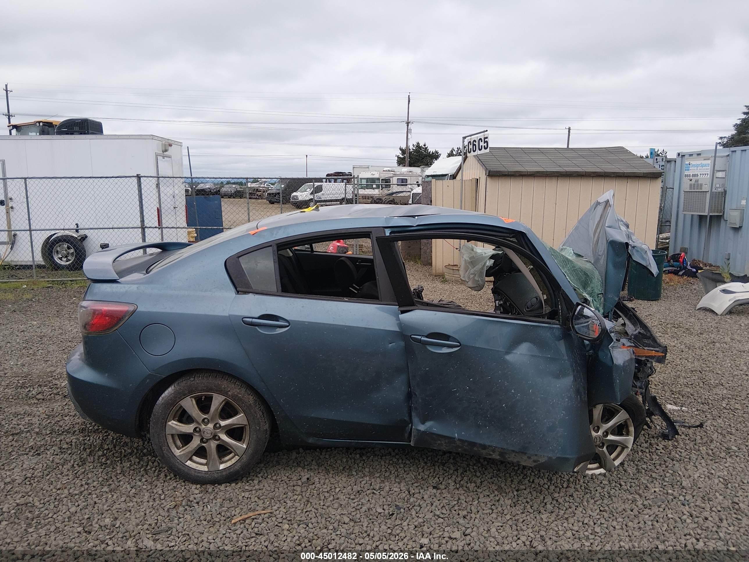 2011 Mazda Mazda3 I Touring Blue vin: JM1BL1VG8B1484797