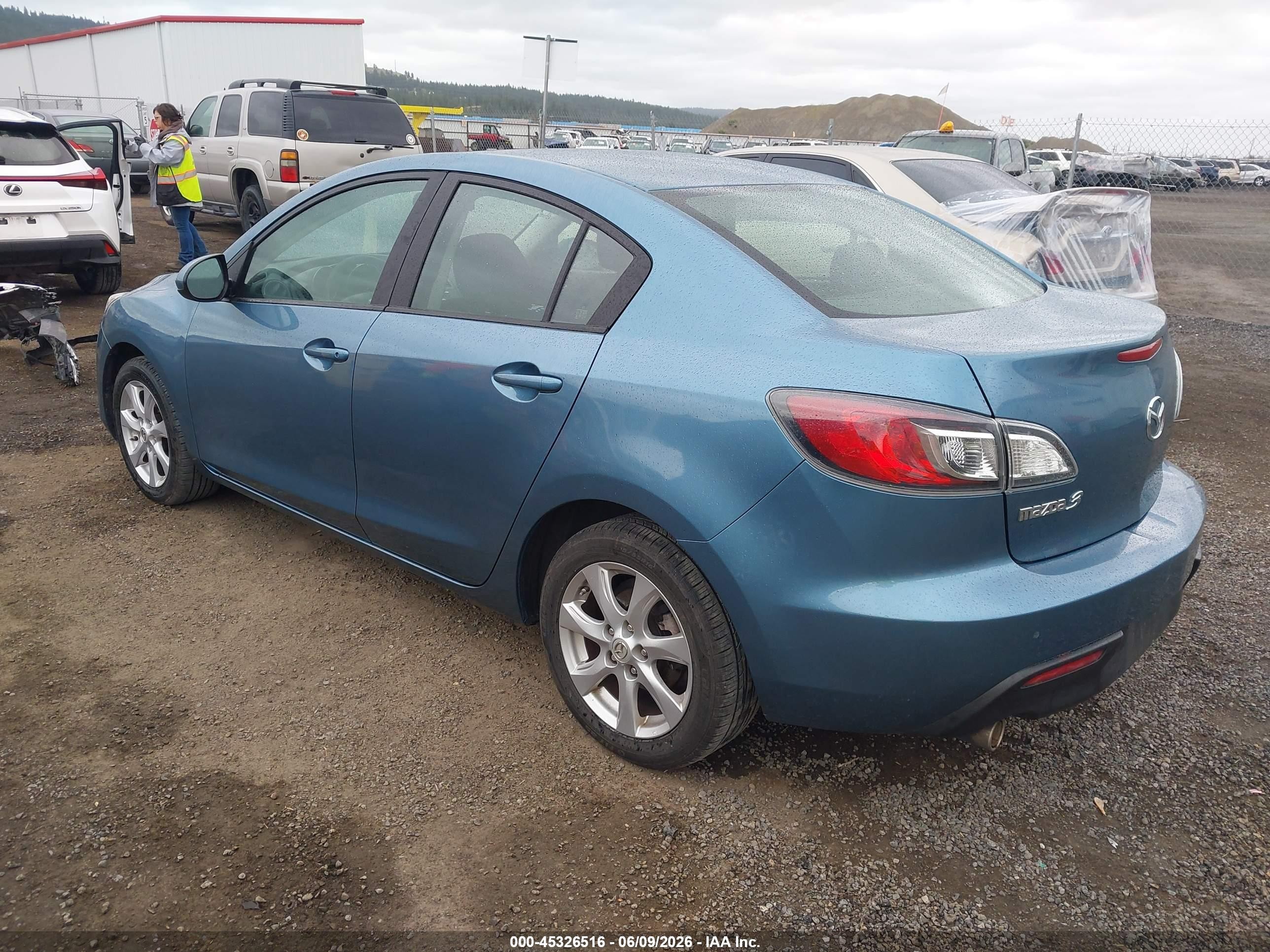 2011 Mazda Mazda3 I Touring Blue vin: JM1BL1VGXB1364368