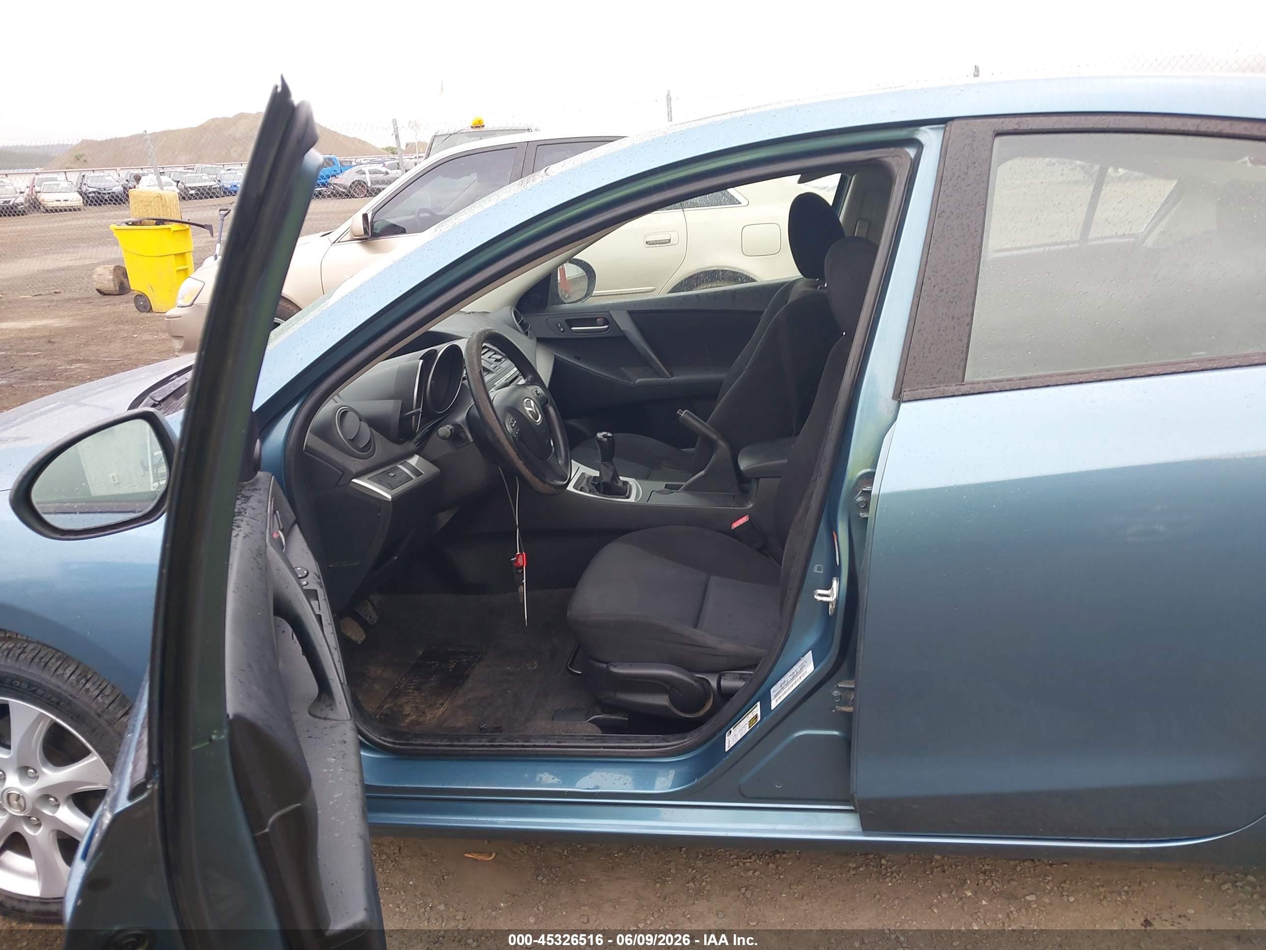2011 Mazda Mazda3 I Touring Blue vin: JM1BL1VGXB1364368