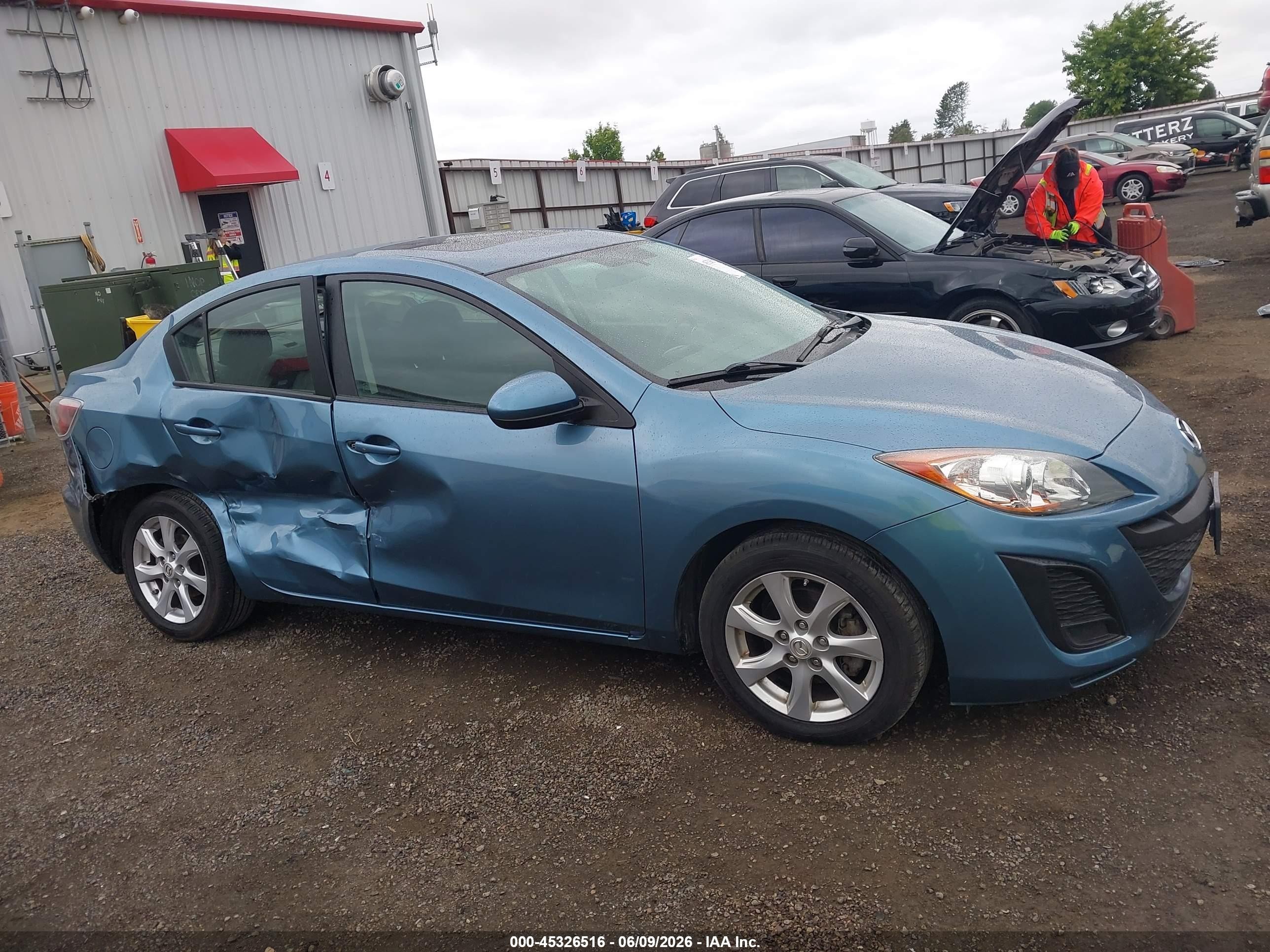 2011 Mazda Mazda3 I Touring Blue vin: JM1BL1VGXB1364368