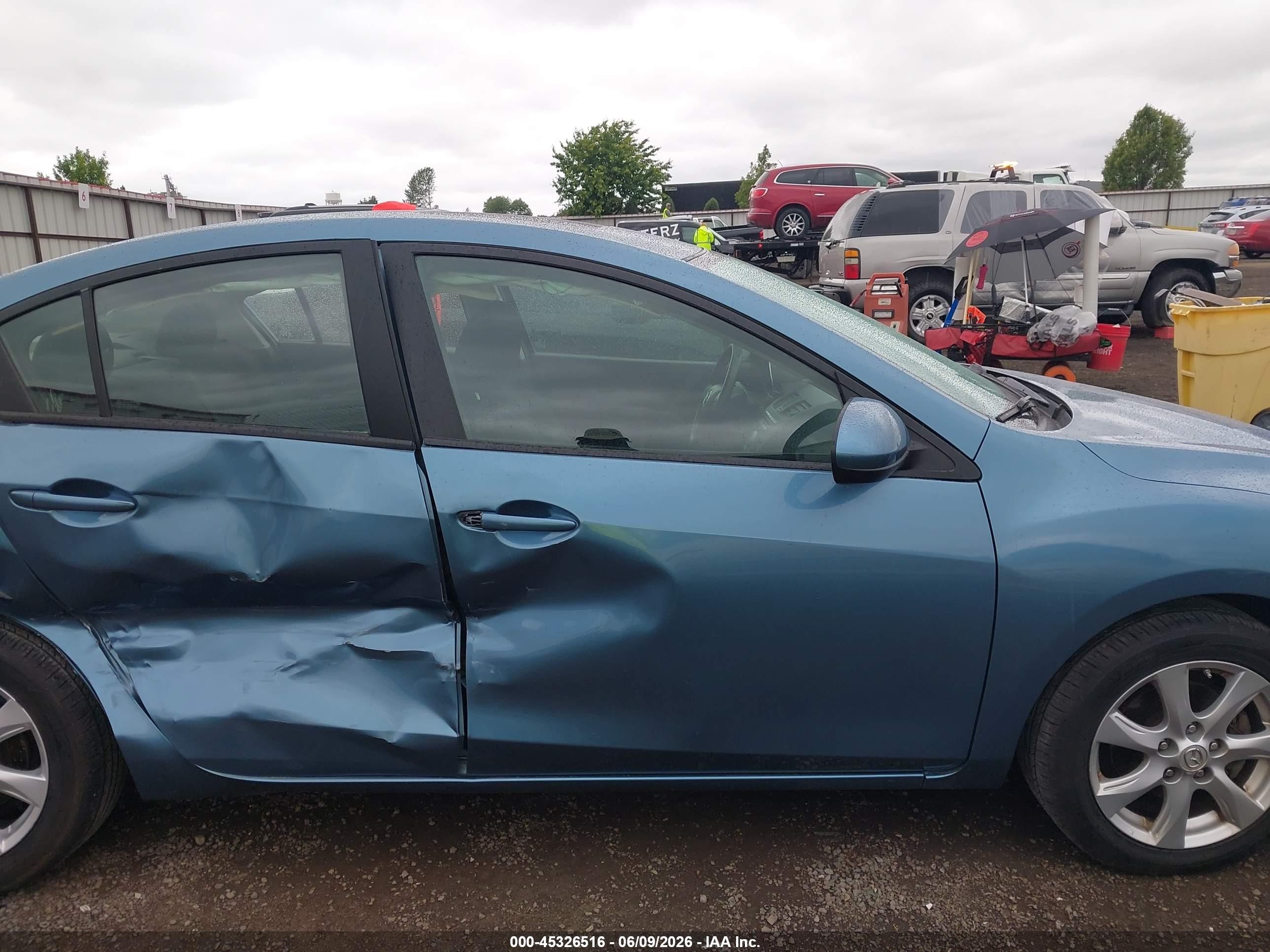 2011 Mazda Mazda3 I Touring Blue vin: JM1BL1VGXB1364368