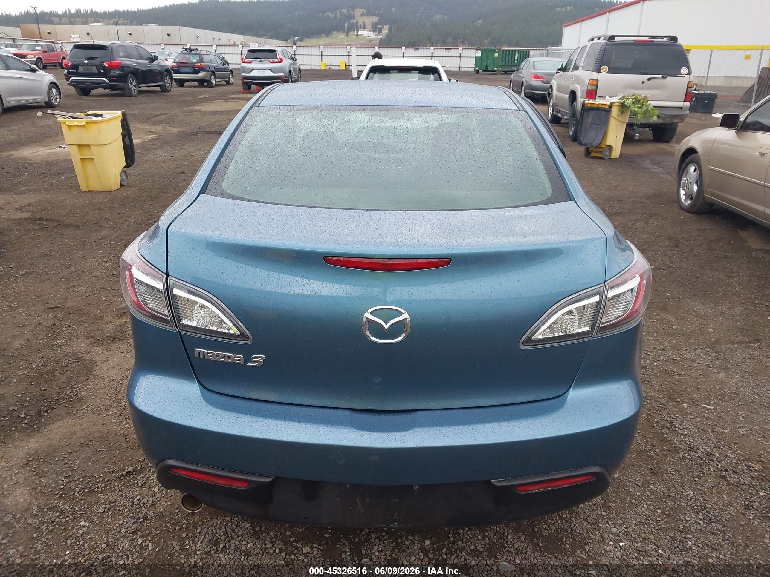 2011 Mazda Mazda3 I Touring Blue vin: JM1BL1VGXB1364368