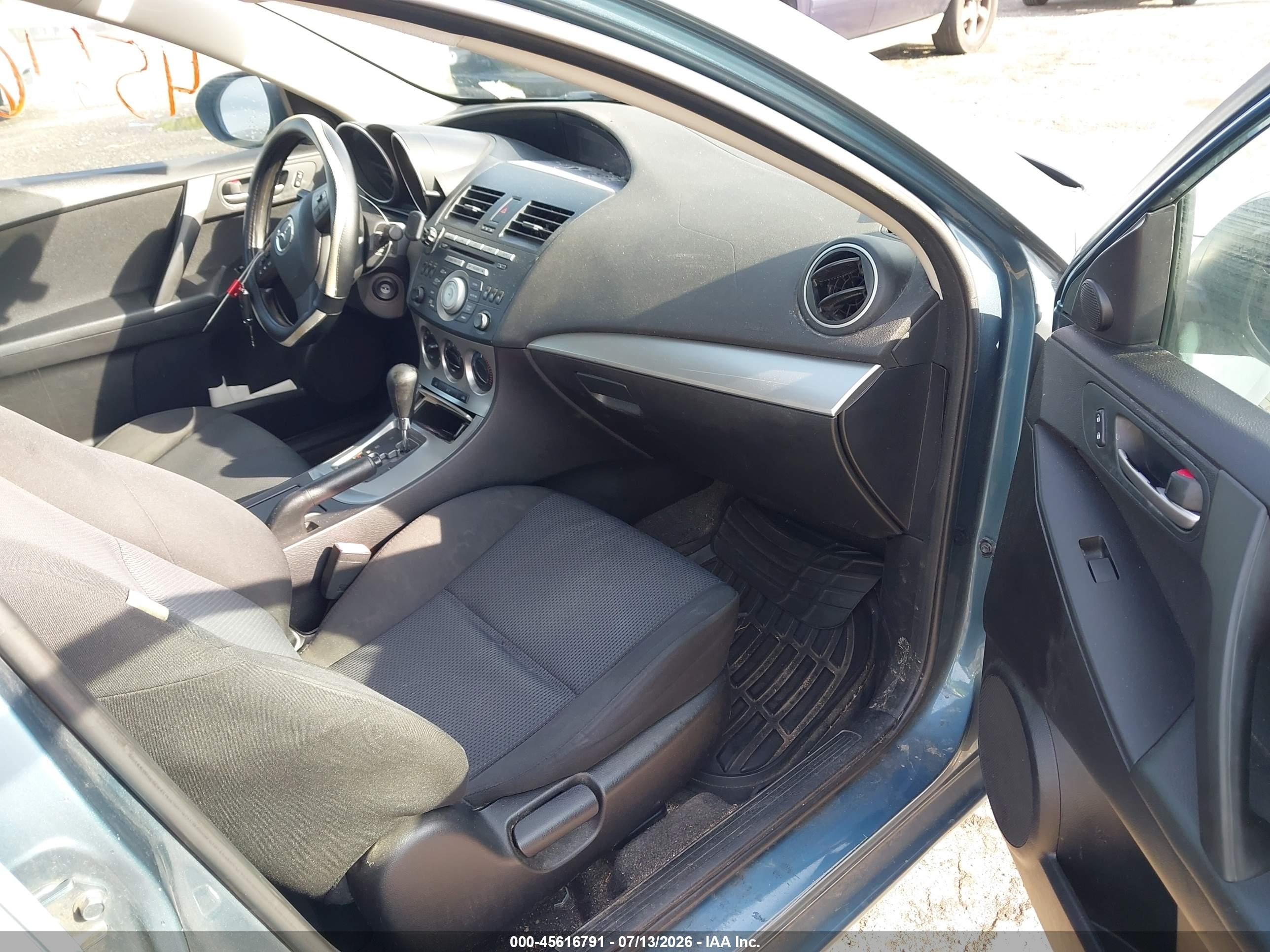2011 Mazda Mazda3 I Touring Синий vin: JM1BL1VGXB1411916