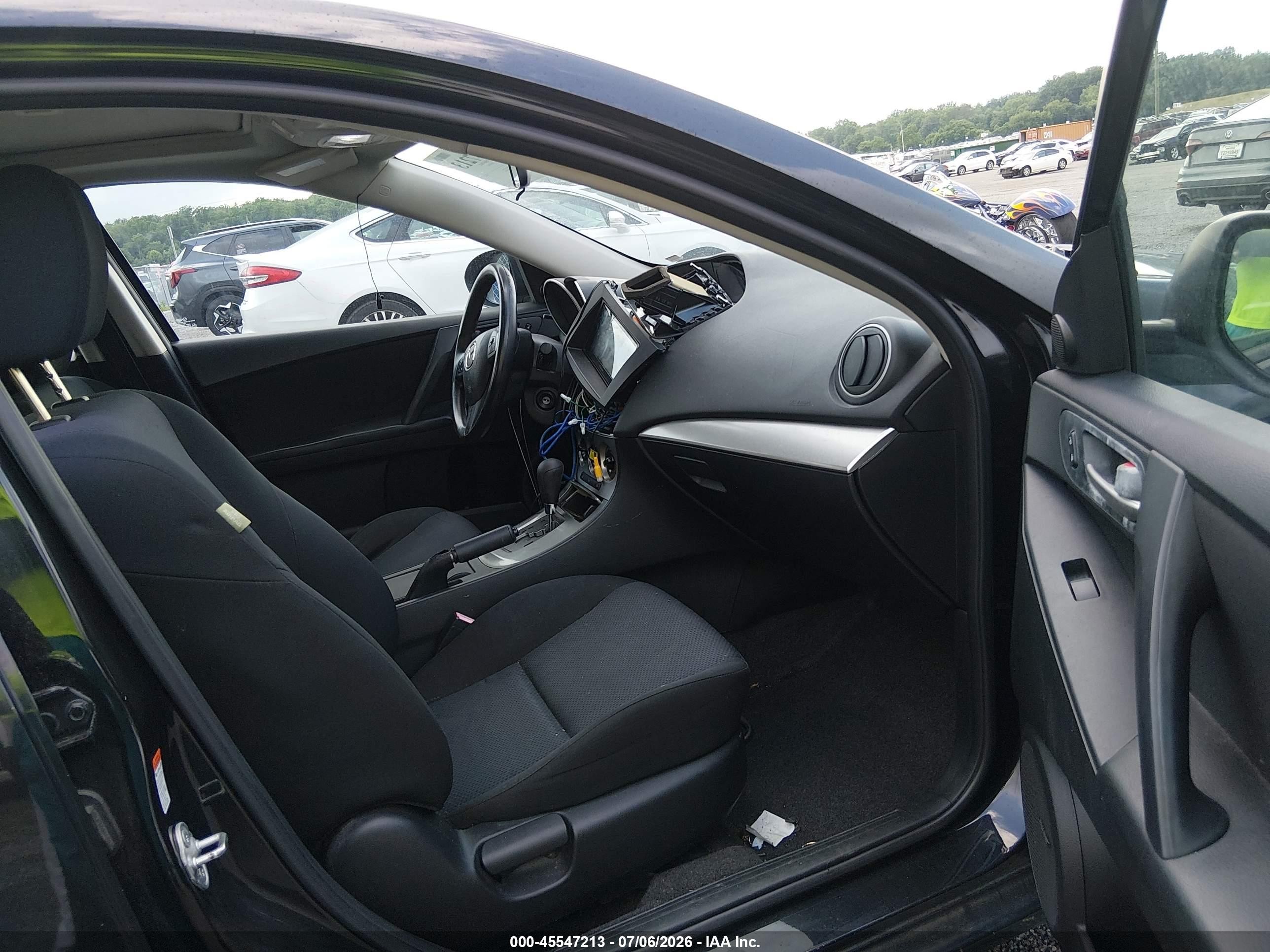 2011 Mazda Mazda3 I Touring Черный vin: JM1BL1VGXB1422074