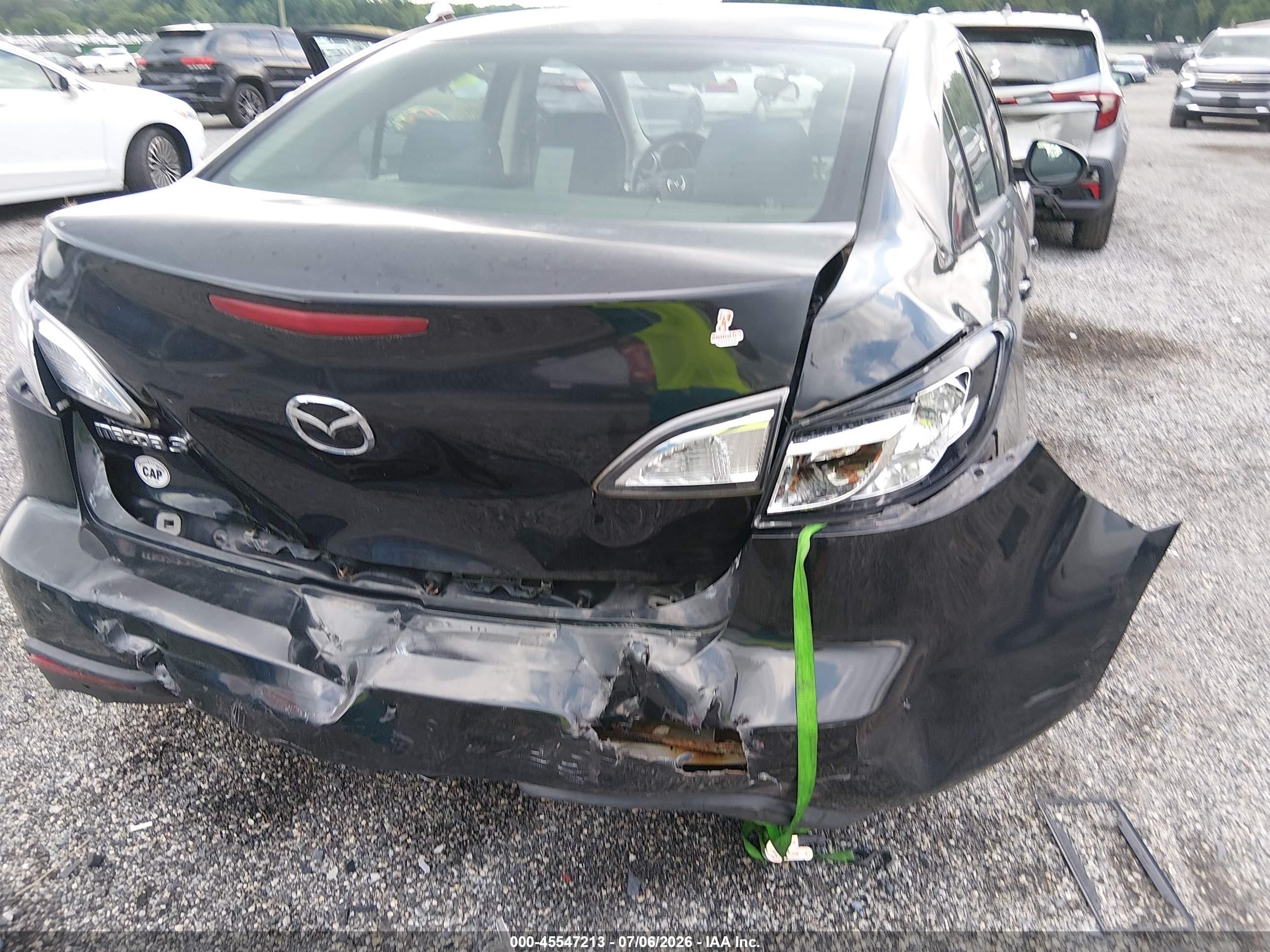2011 Mazda Mazda3 I Touring Черный vin: JM1BL1VGXB1422074