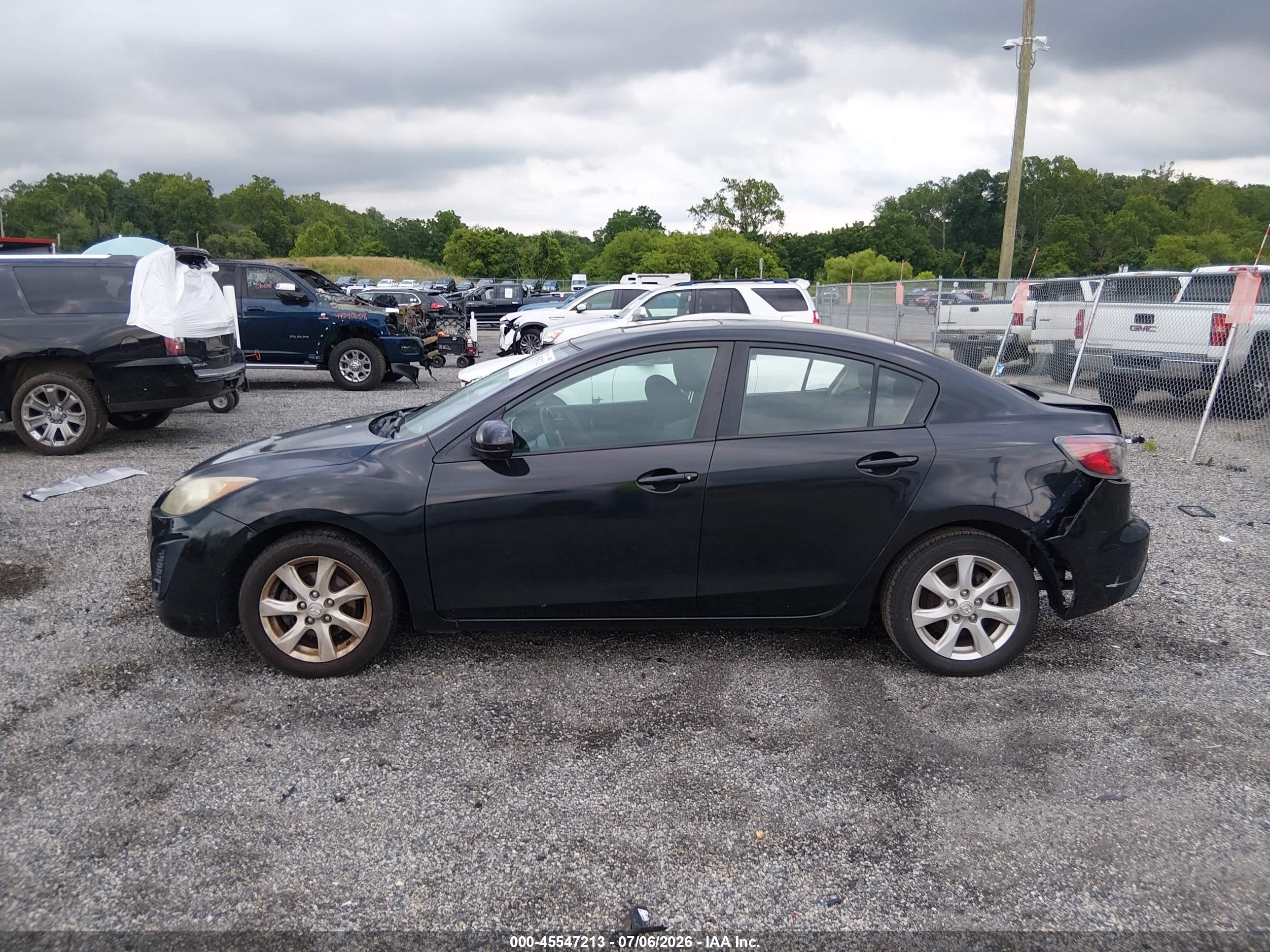 2011 Mazda Mazda3 I Touring Черный vin: JM1BL1VGXB1422074