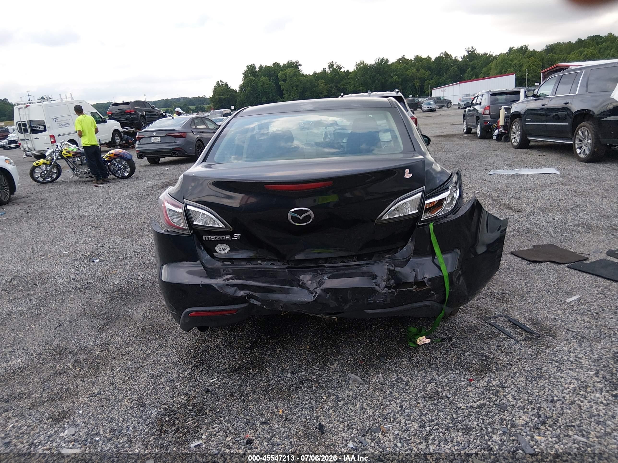 2011 Mazda Mazda3 I Touring Черный vin: JM1BL1VGXB1422074