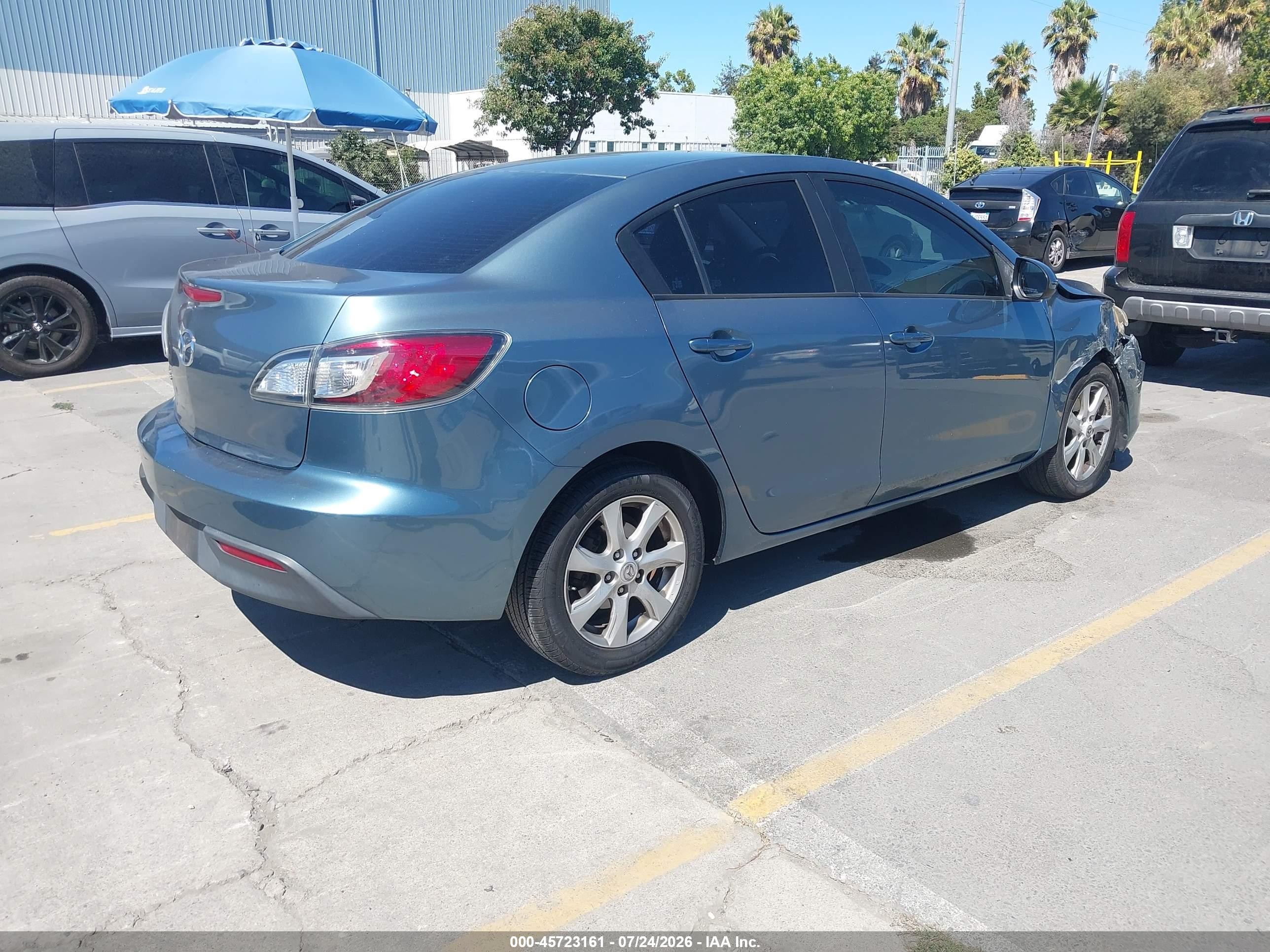 2011 Mazda Mazda3 I Touring Green vin: JM1BL1VGXB1429462