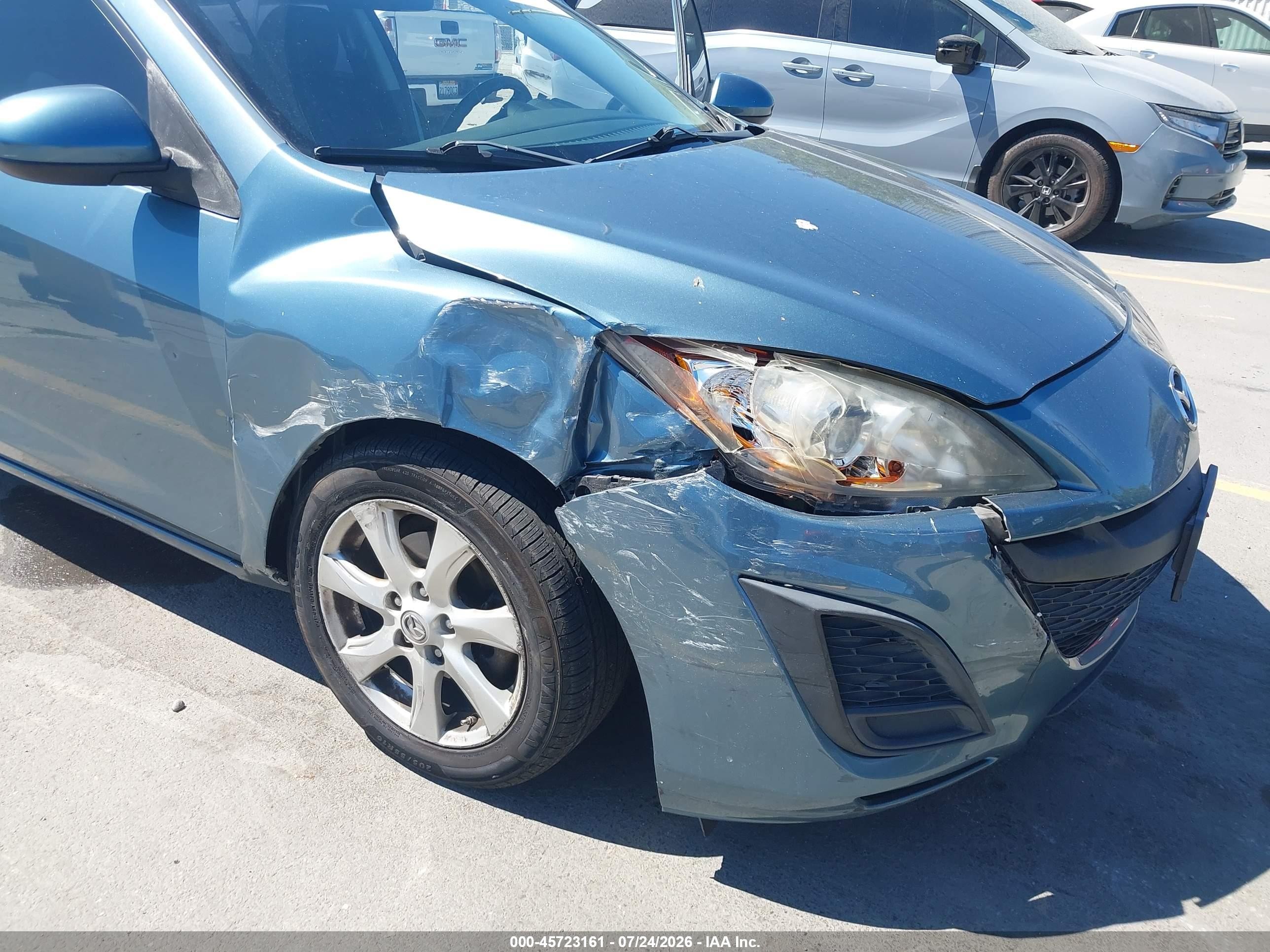 2011 Mazda Mazda3 I Touring Green vin: JM1BL1VGXB1429462