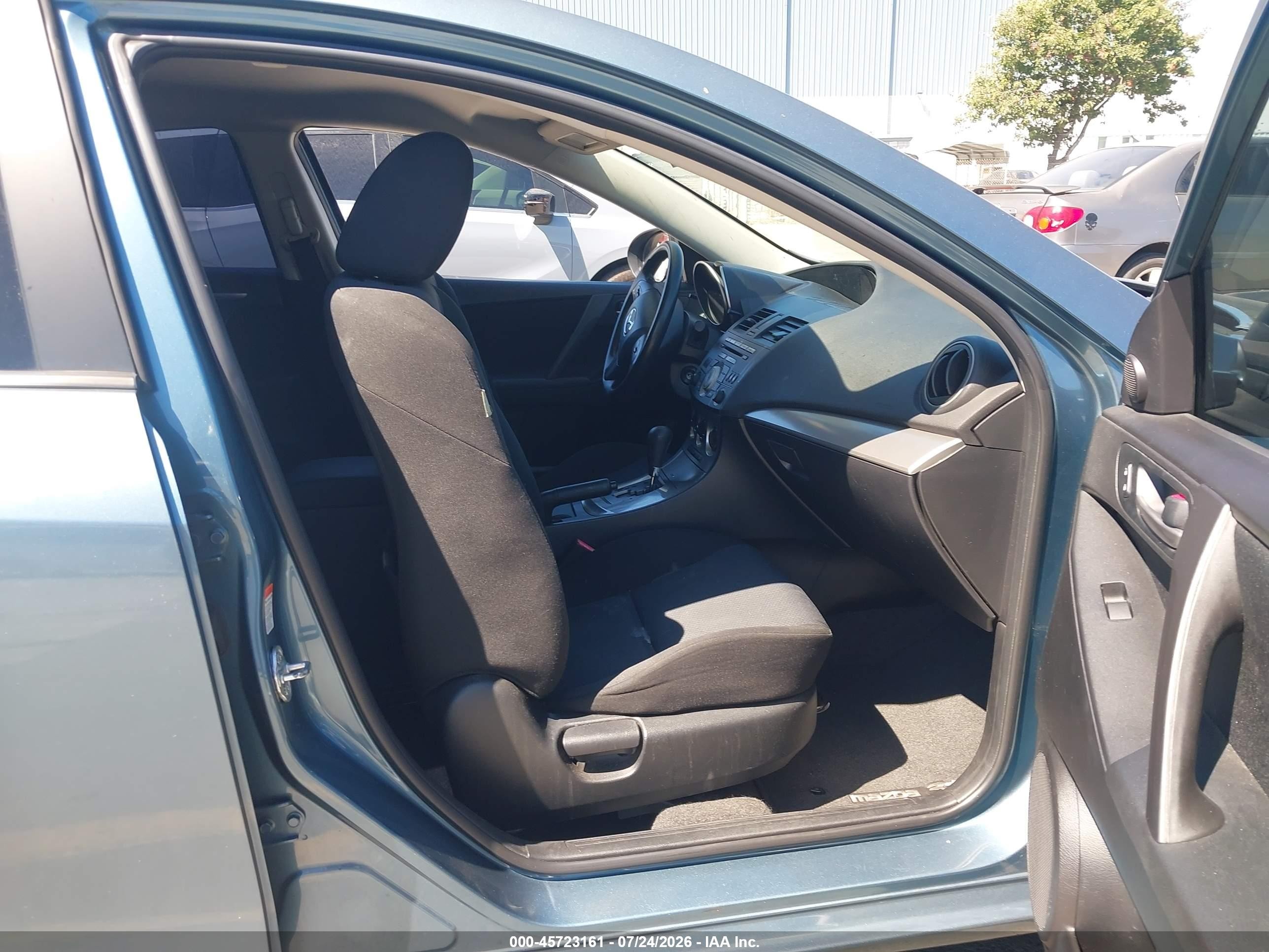 2011 Mazda Mazda3 I Touring Green vin: JM1BL1VGXB1429462