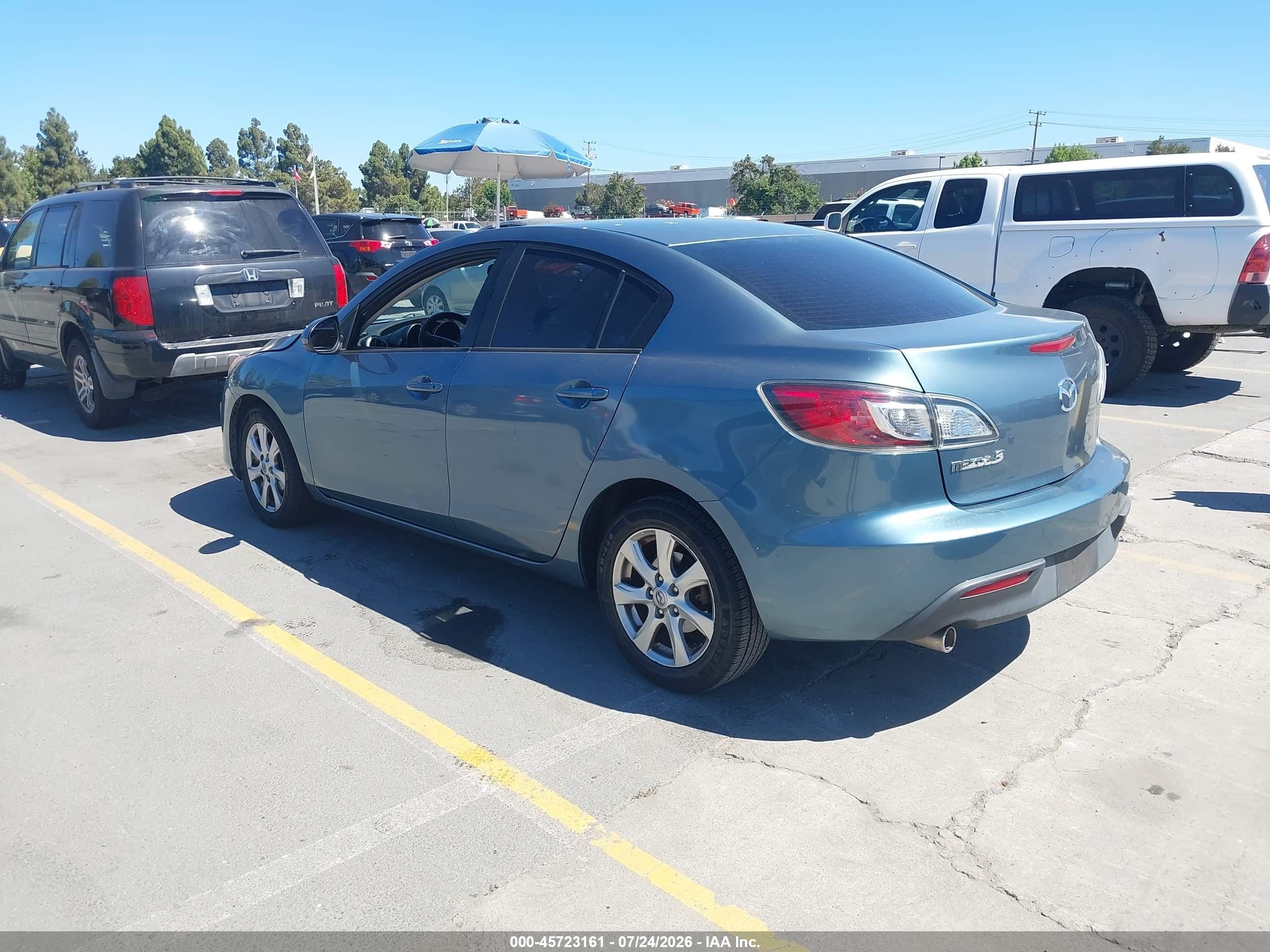 2011 Mazda Mazda3 I Touring Green vin: JM1BL1VGXB1429462