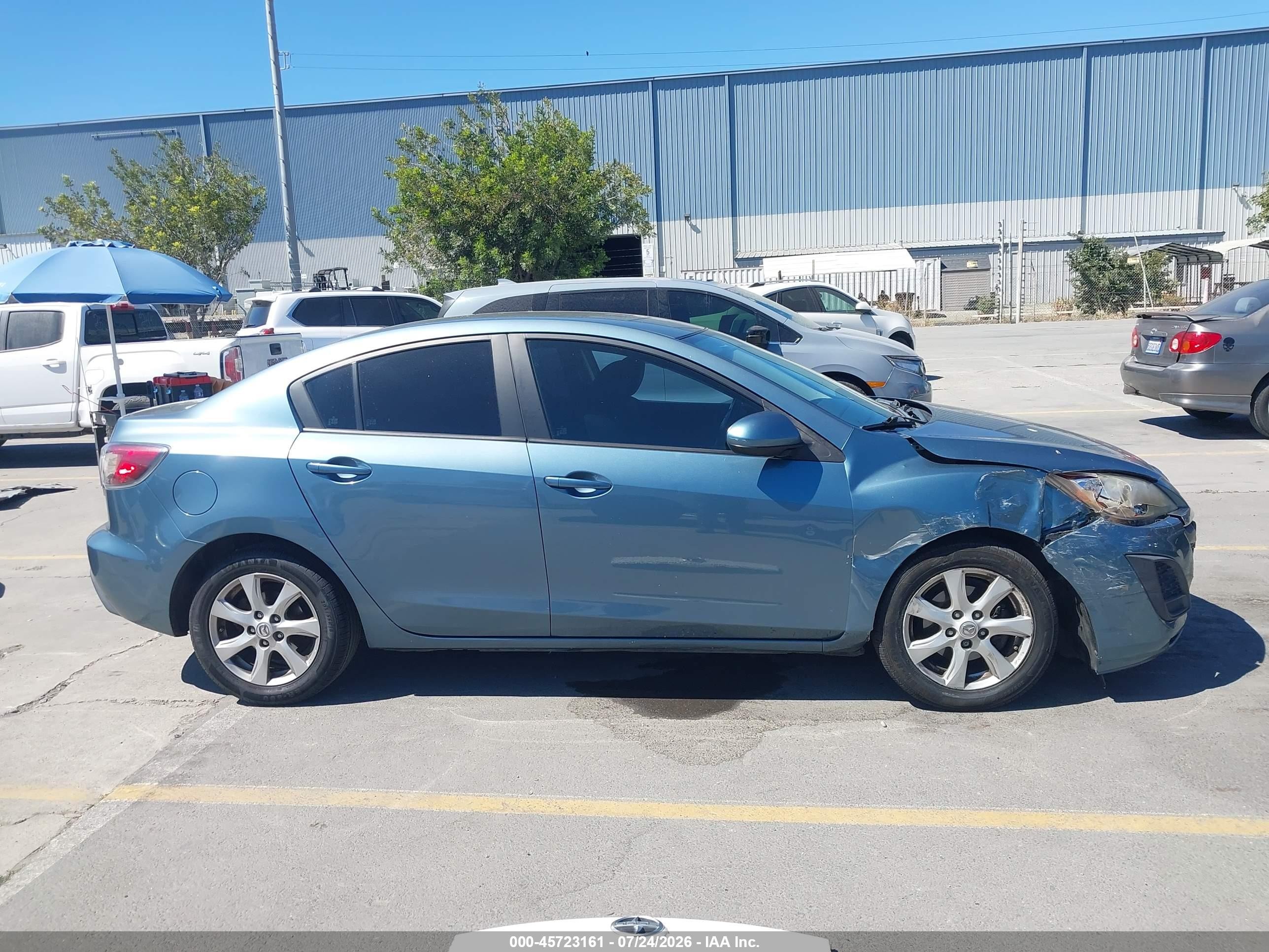 2011 Mazda Mazda3 I Touring Green vin: JM1BL1VGXB1429462