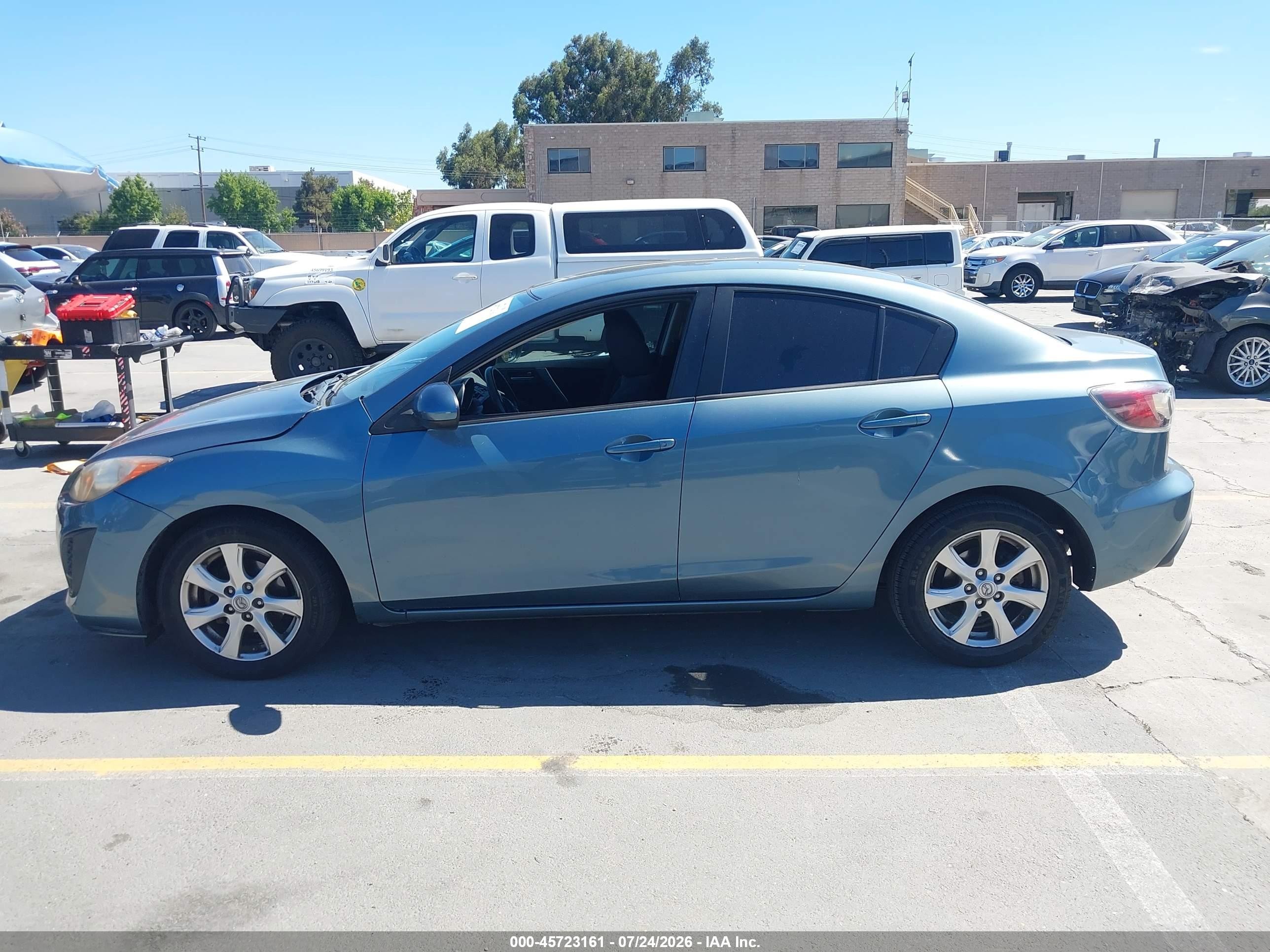 2011 Mazda Mazda3 I Touring Green vin: JM1BL1VGXB1429462