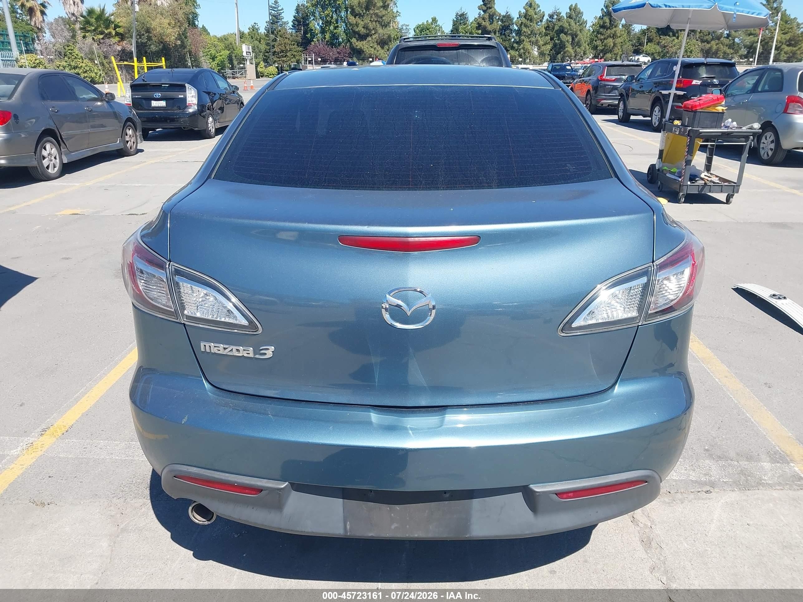 2011 Mazda Mazda3 I Touring Green vin: JM1BL1VGXB1429462