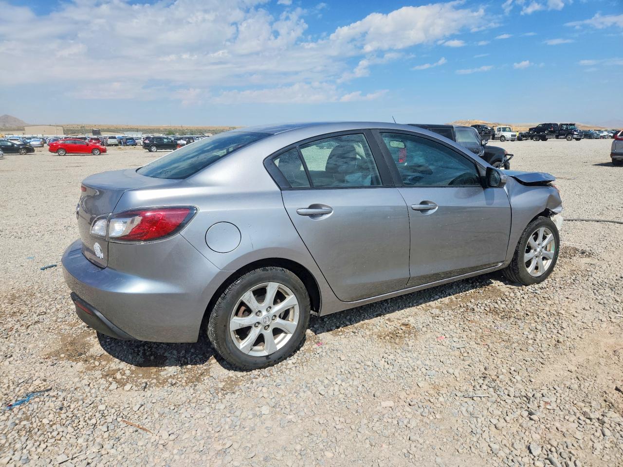 2011 Mazda 3 I Серебряный vin: JM1BL1VGXB1434869