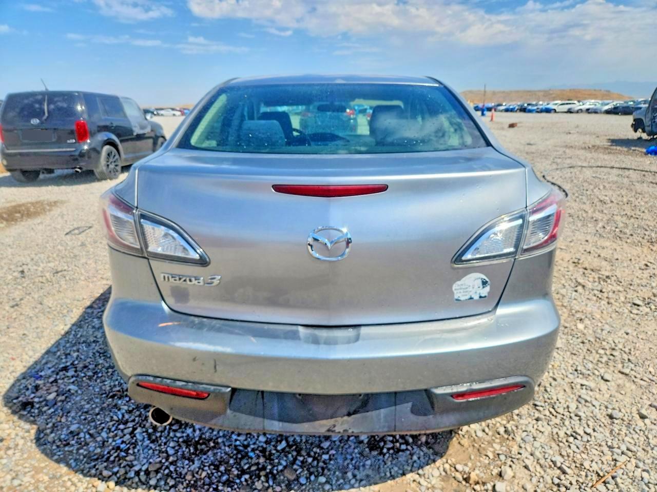 2011 Mazda 3 I Серебряный vin: JM1BL1VGXB1434869