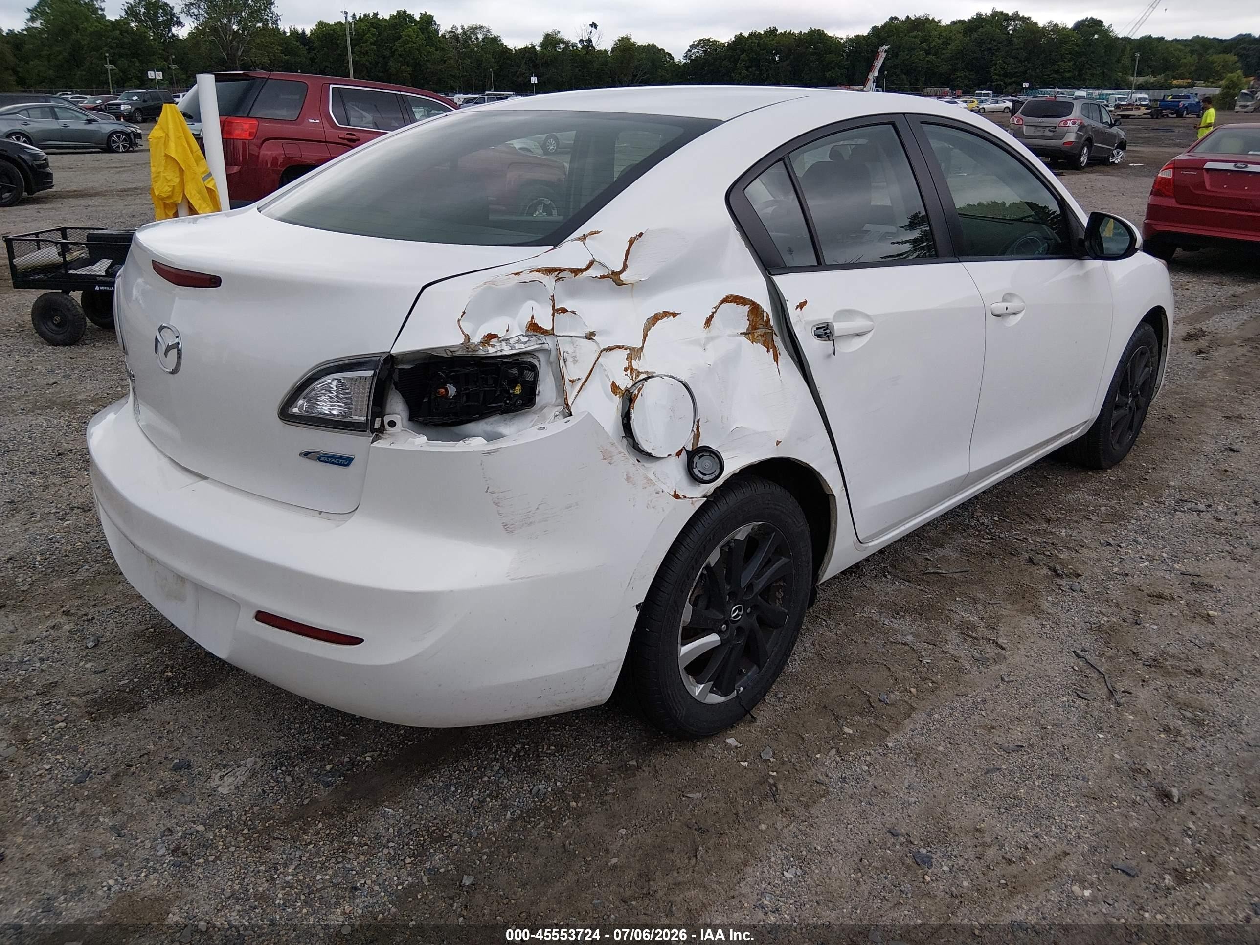 2013 Mazda Mazda3 I Touring White vin: JM1BL1VP3D1749760