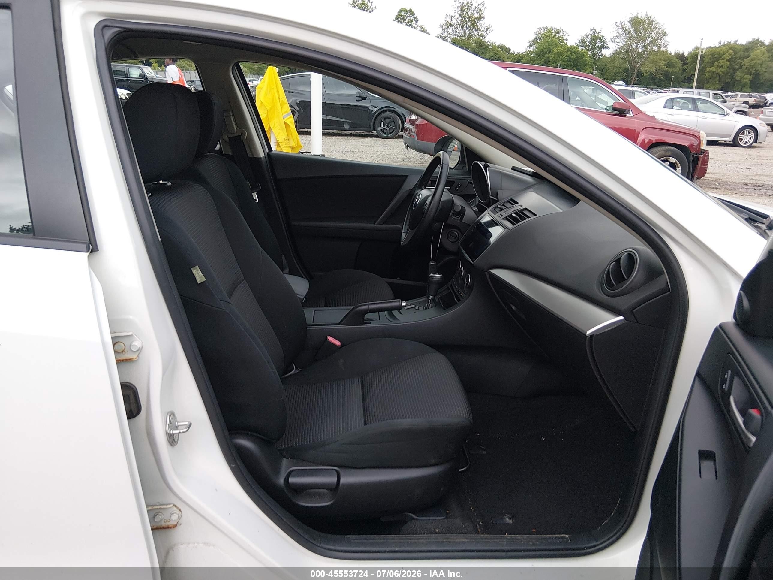 2013 Mazda Mazda3 I Touring White vin: JM1BL1VP3D1749760