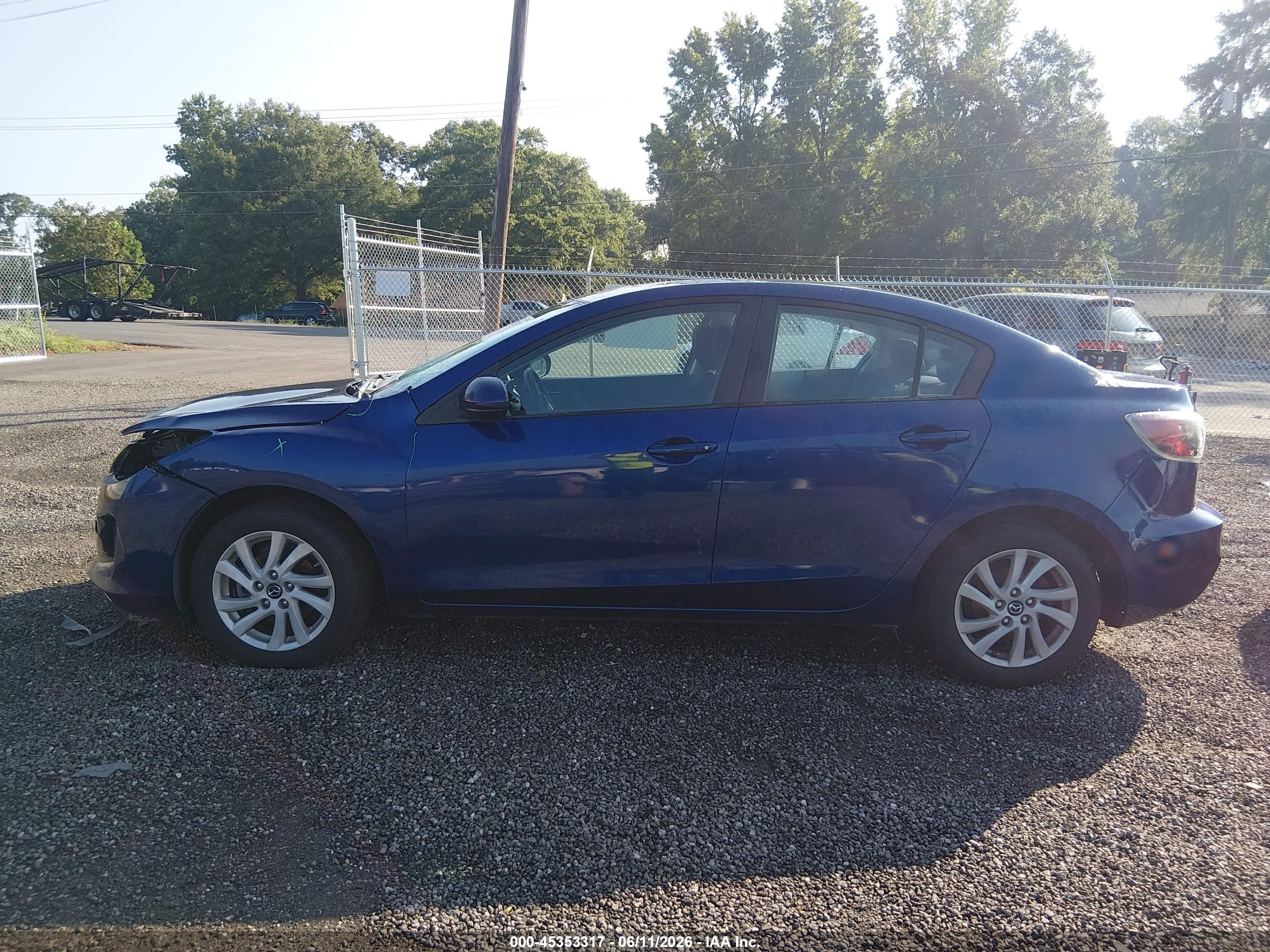 2013 Mazda Mazda3 I Touring Dark Blue vin: JM1BL1VP4D1789734