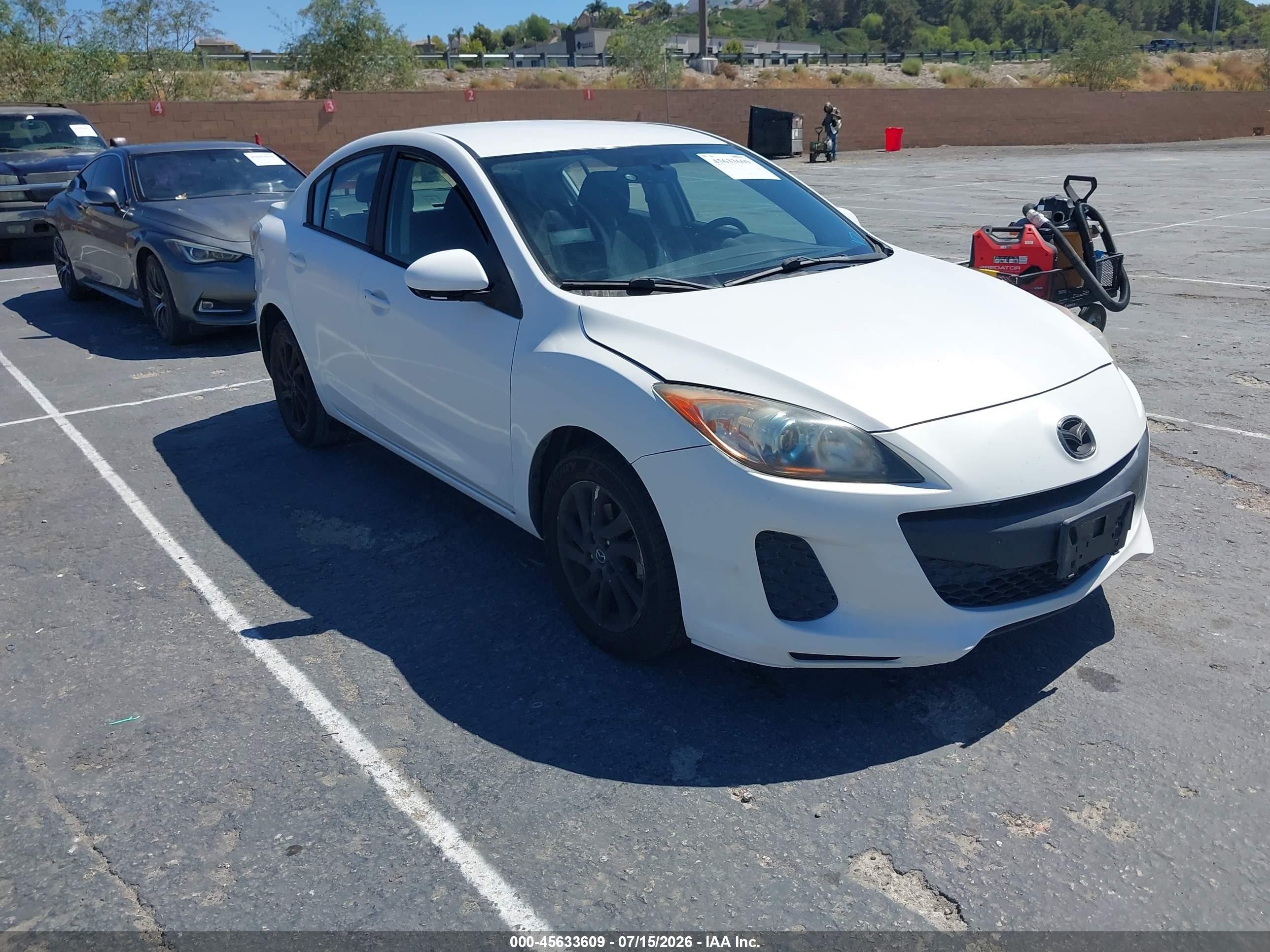 2013 Mazda Mazda3 I Touring White vin: JM1BL1VP5D1778001