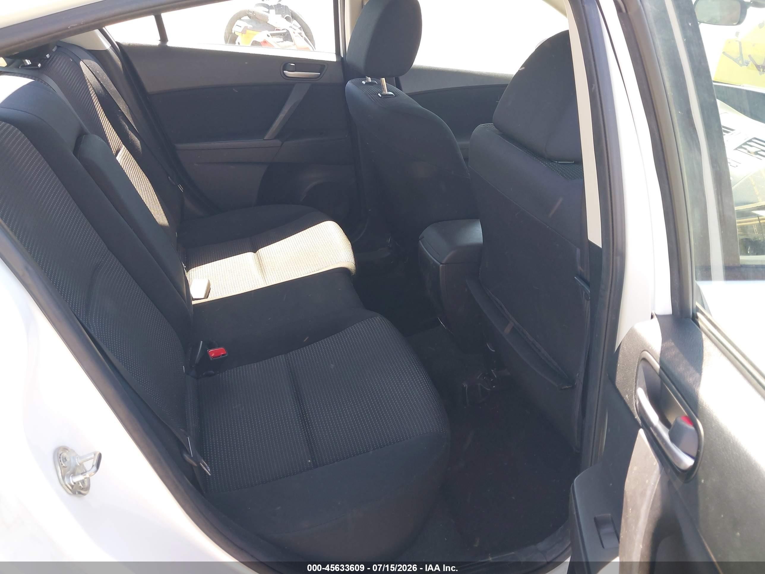2013 Mazda Mazda3 I Touring White vin: JM1BL1VP5D1778001