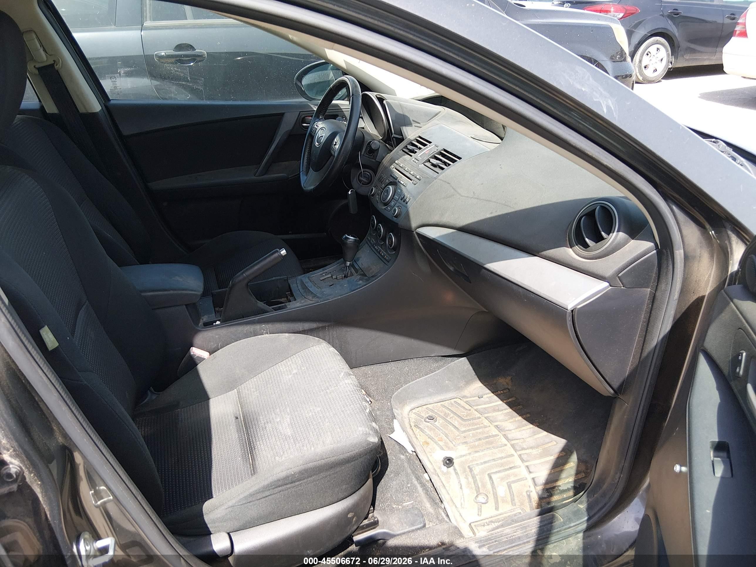 2013 Mazda Mazda3 I Touring Brown vin: JM1BL1VP8D1738978