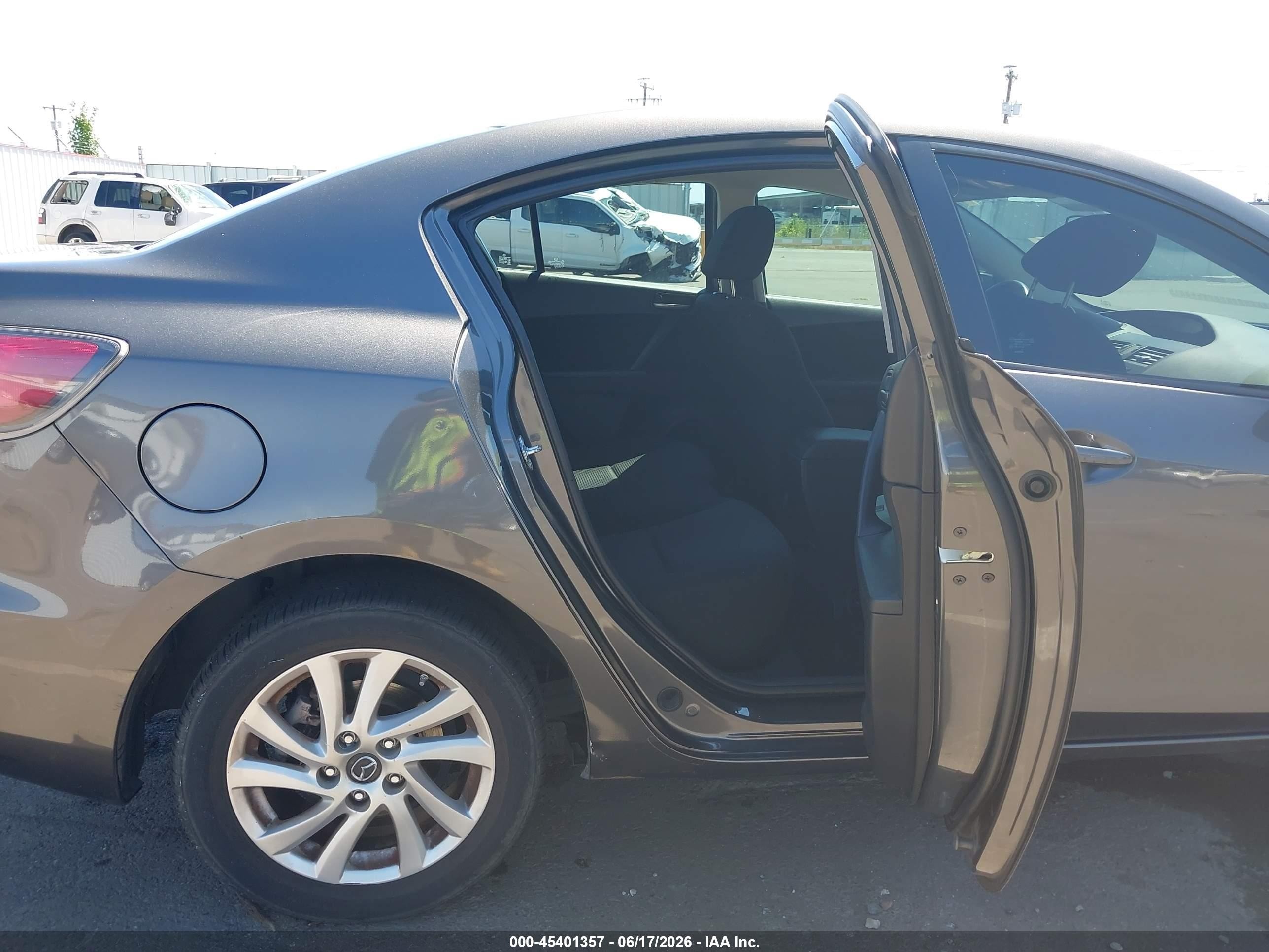 2013 Mazda Mazda3 I Touring Gray vin: JM1BL1VP8D1793866