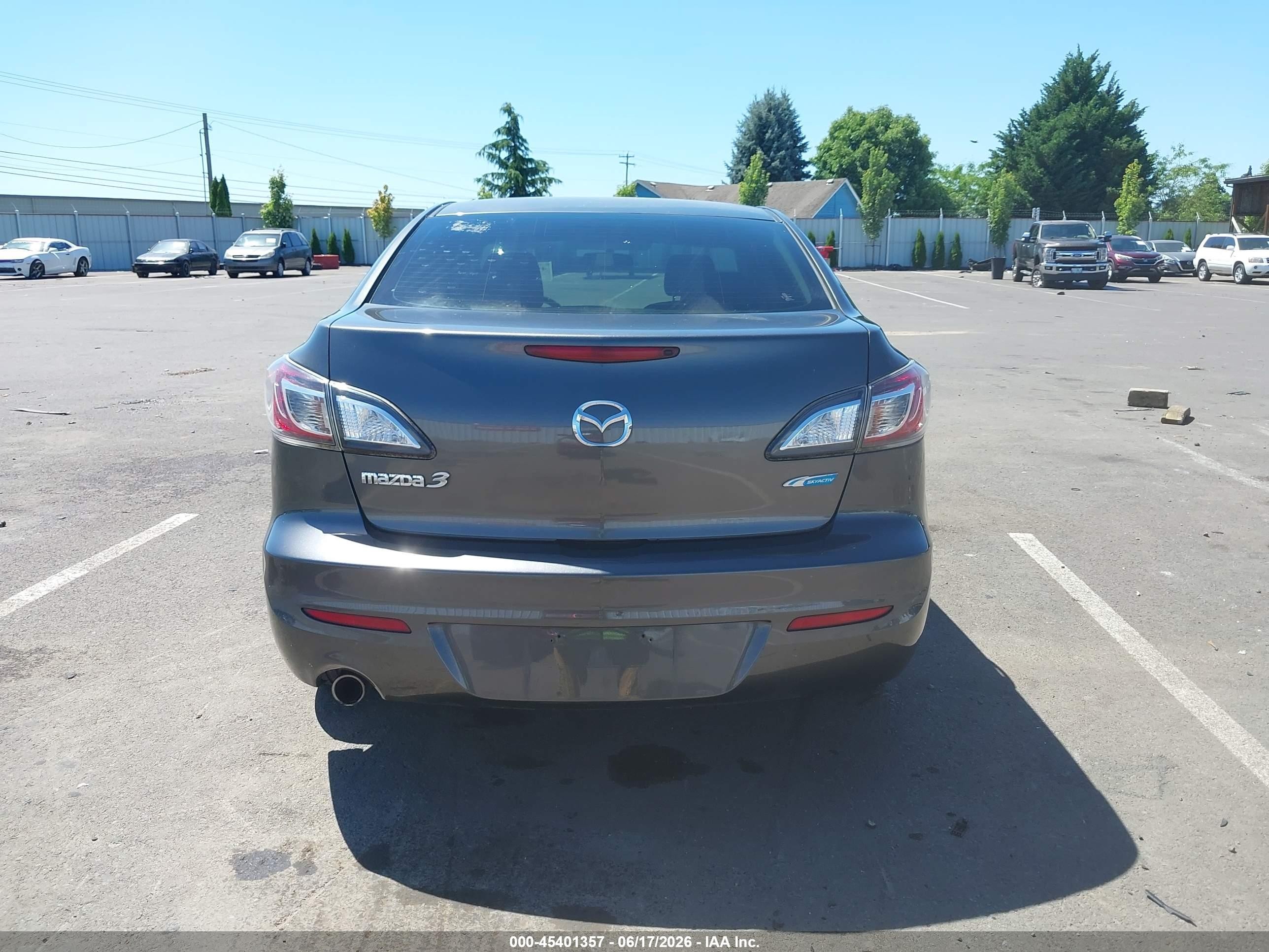2013 Mazda Mazda3 I Touring Gray vin: JM1BL1VP8D1793866