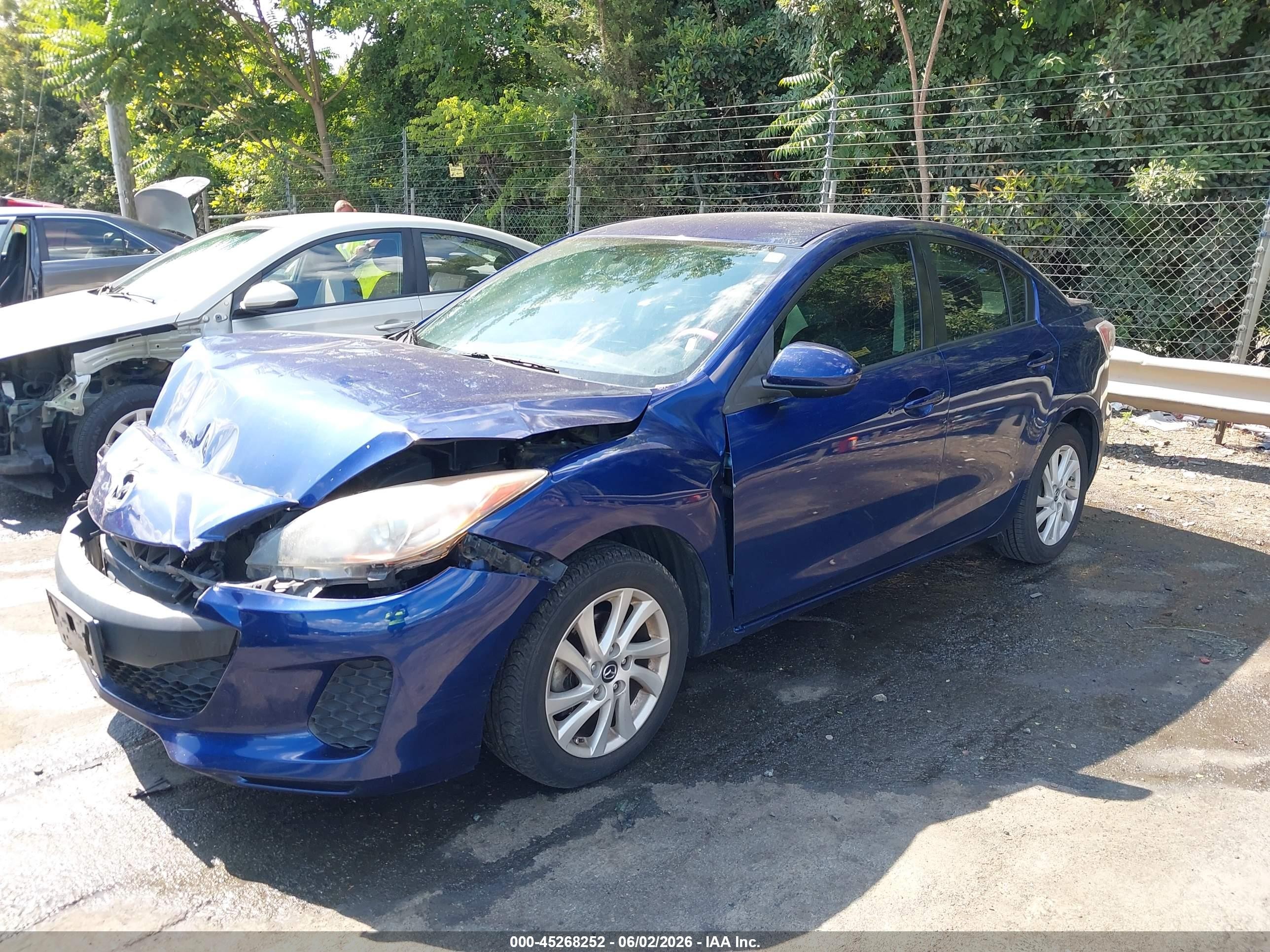2013 Mazda Mazda3 I Touring Blue vin: JM1BL1VP8D1808463