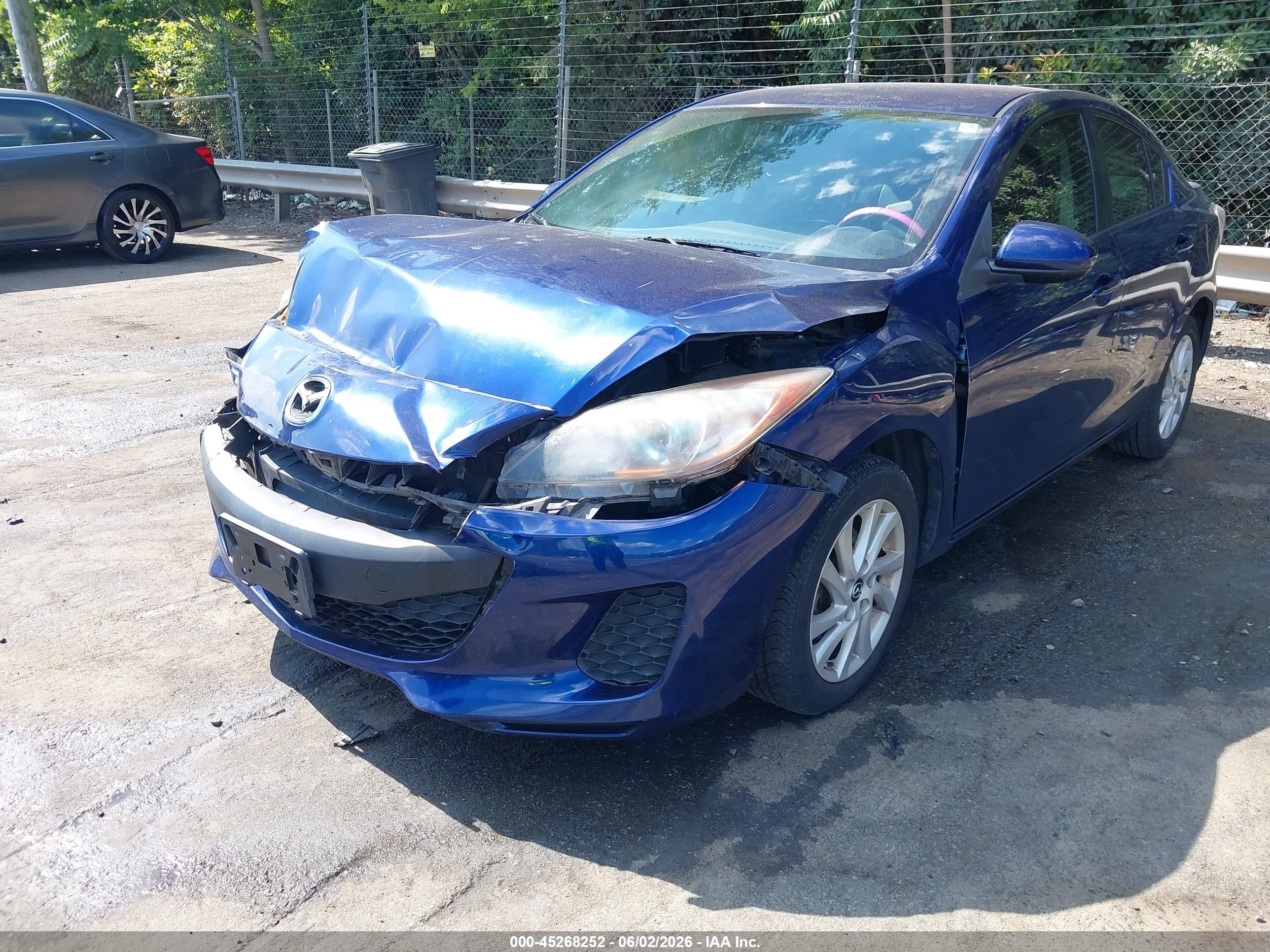 2013 Mazda Mazda3 I Touring Blue vin: JM1BL1VP8D1808463
