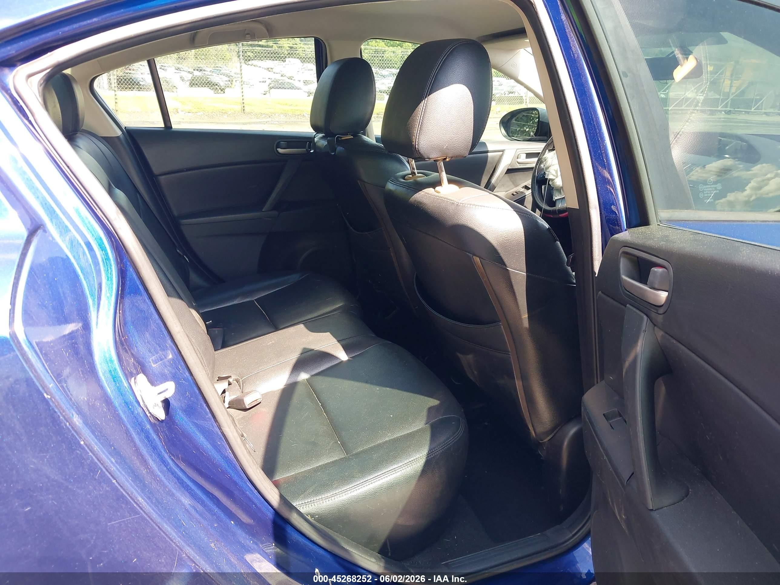 2013 Mazda Mazda3 I Touring Blue vin: JM1BL1VP8D1808463