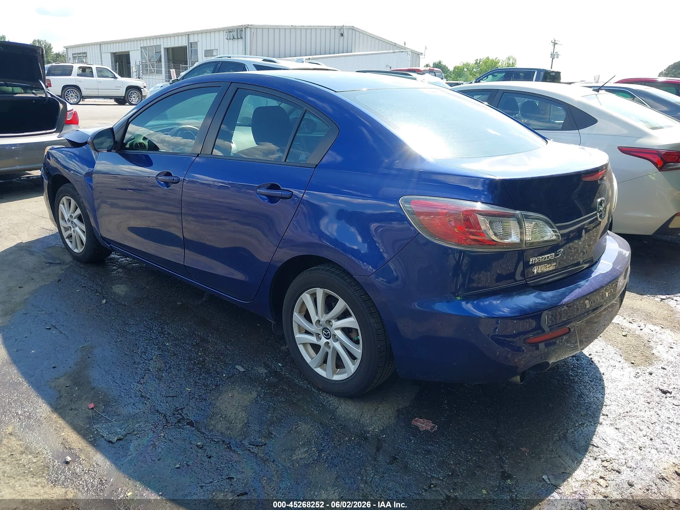 2013 Mazda Mazda3 I Touring Blue vin: JM1BL1VP8D1808463
